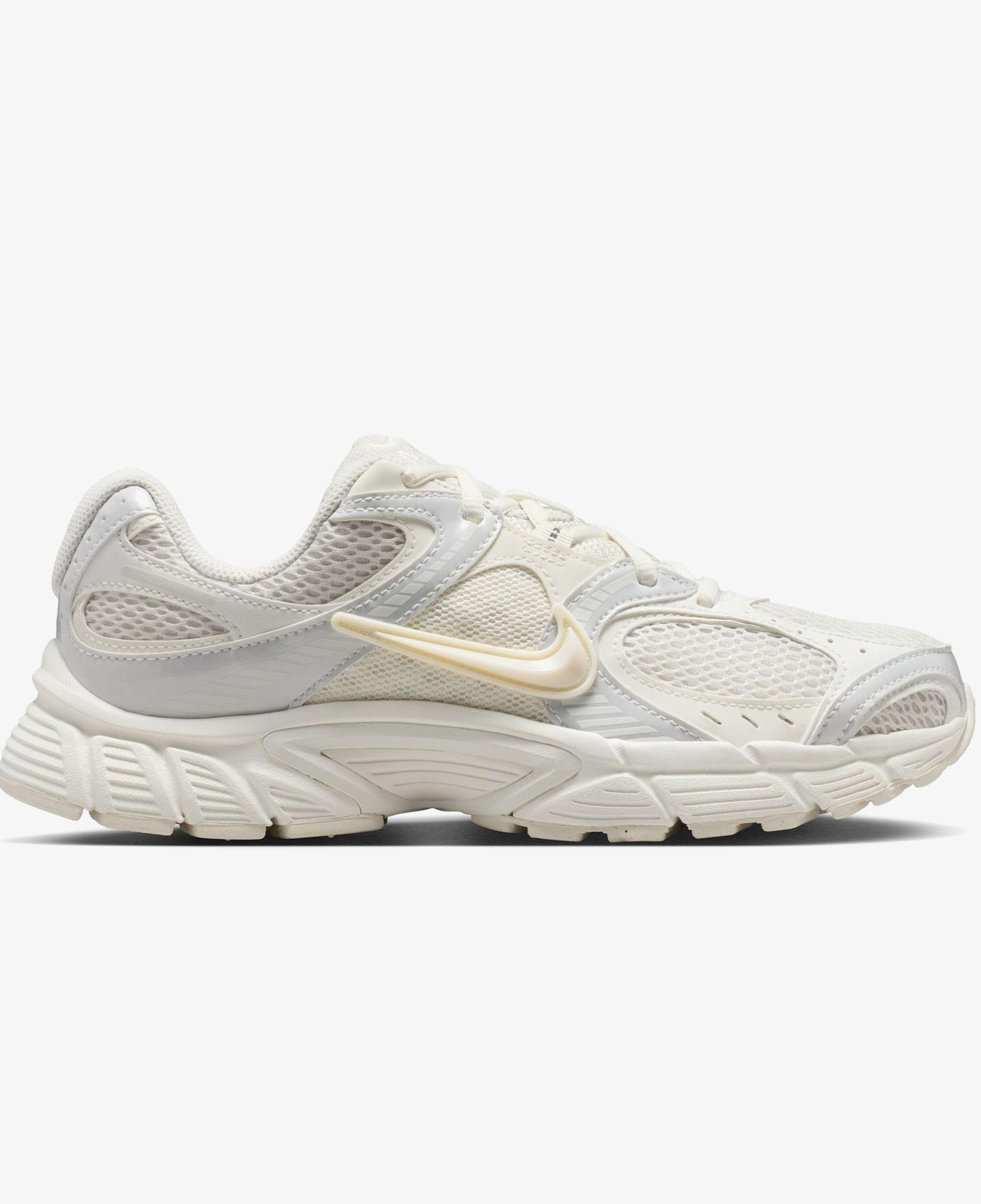 Nike V5 RNR Kadın Krem Rengi Spor Ayakkabı