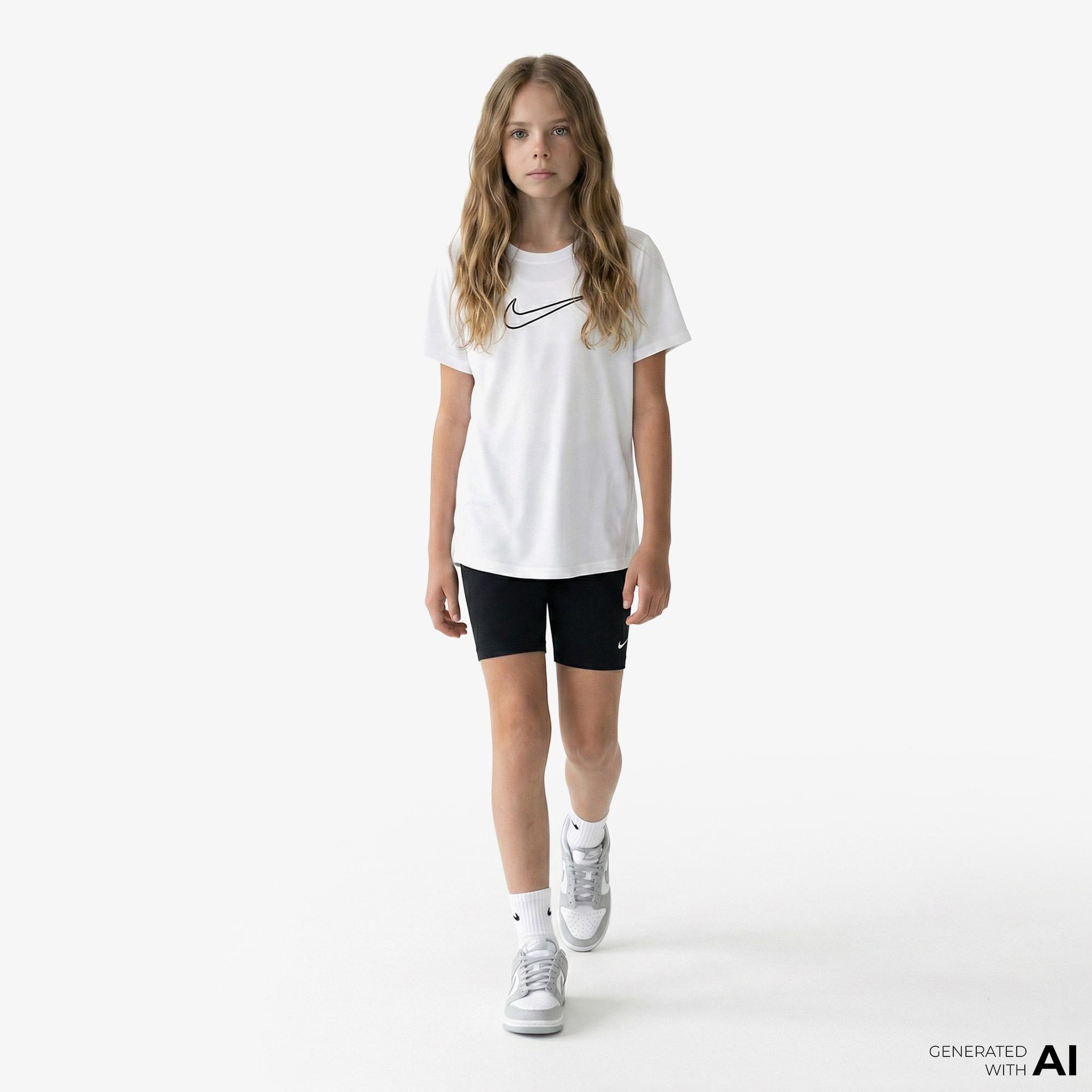 Nike Kadın Siyah Şort