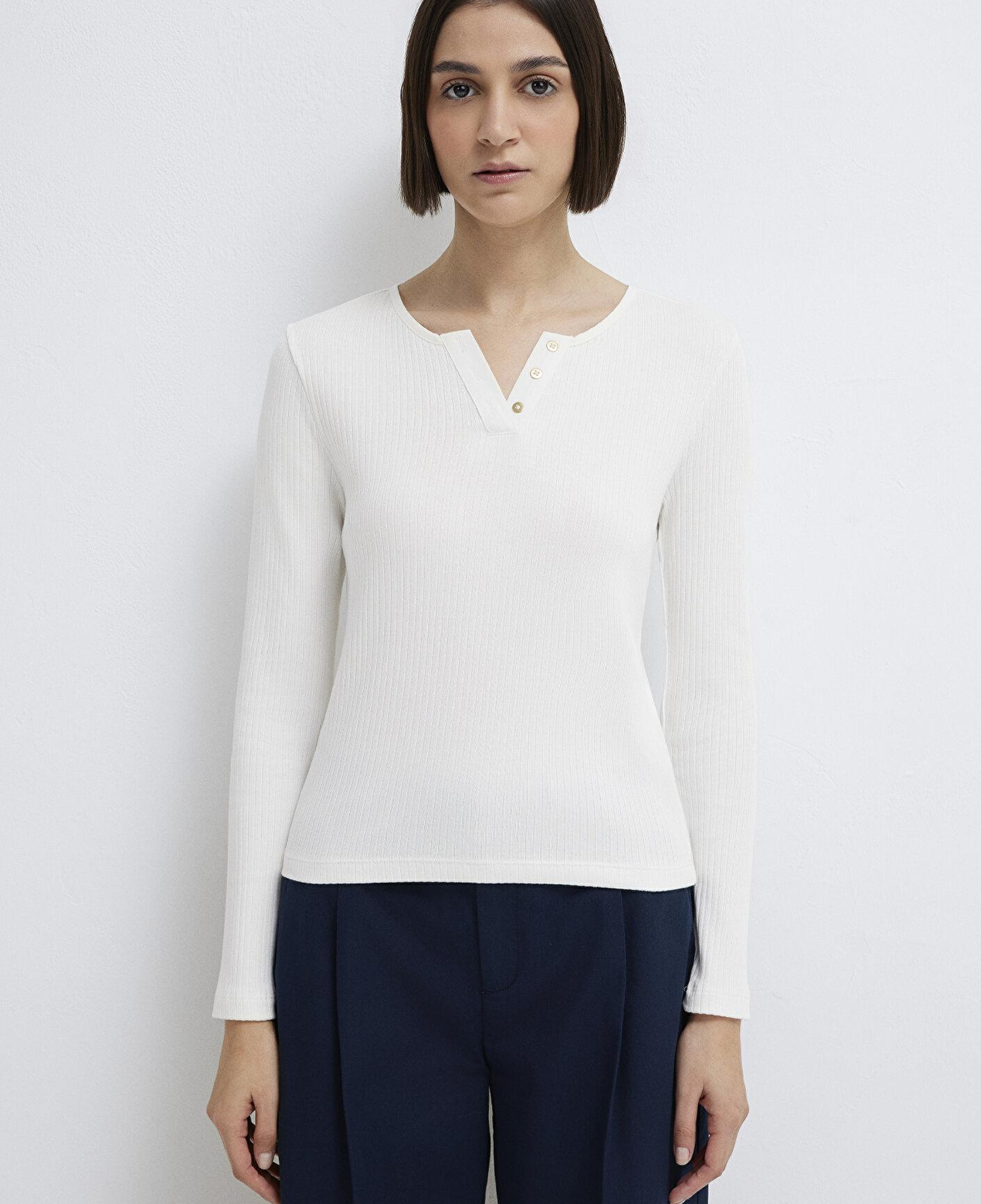Mavi Uzun Kollu Düğme Detaylı Ekru Tişört Slim Fit / Dar Kesim 1613756-70057