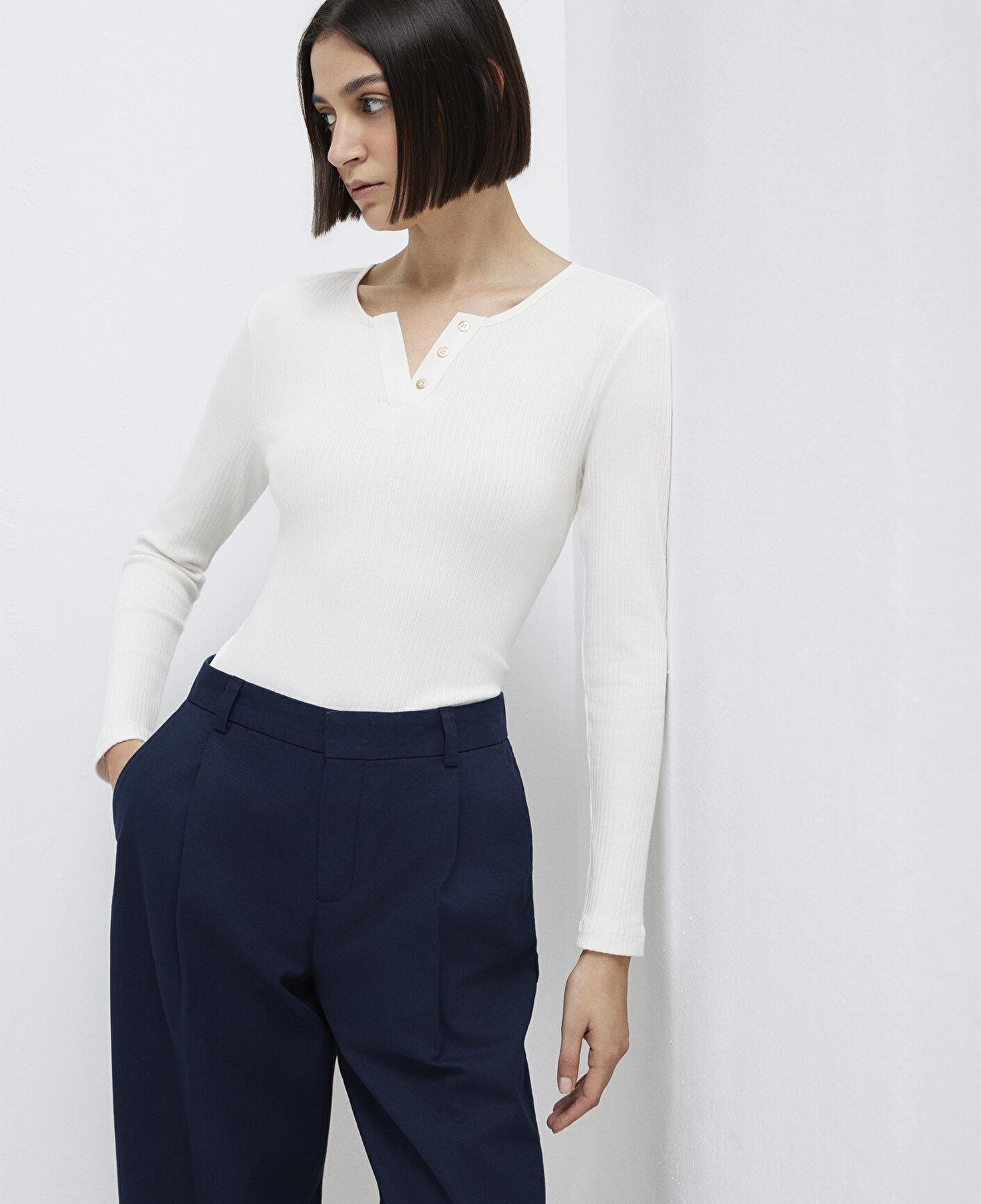 Mavi Uzun Kollu Düğme Detaylı Ekru Tişört Slim Fit / Dar Kesim 1613756-70057