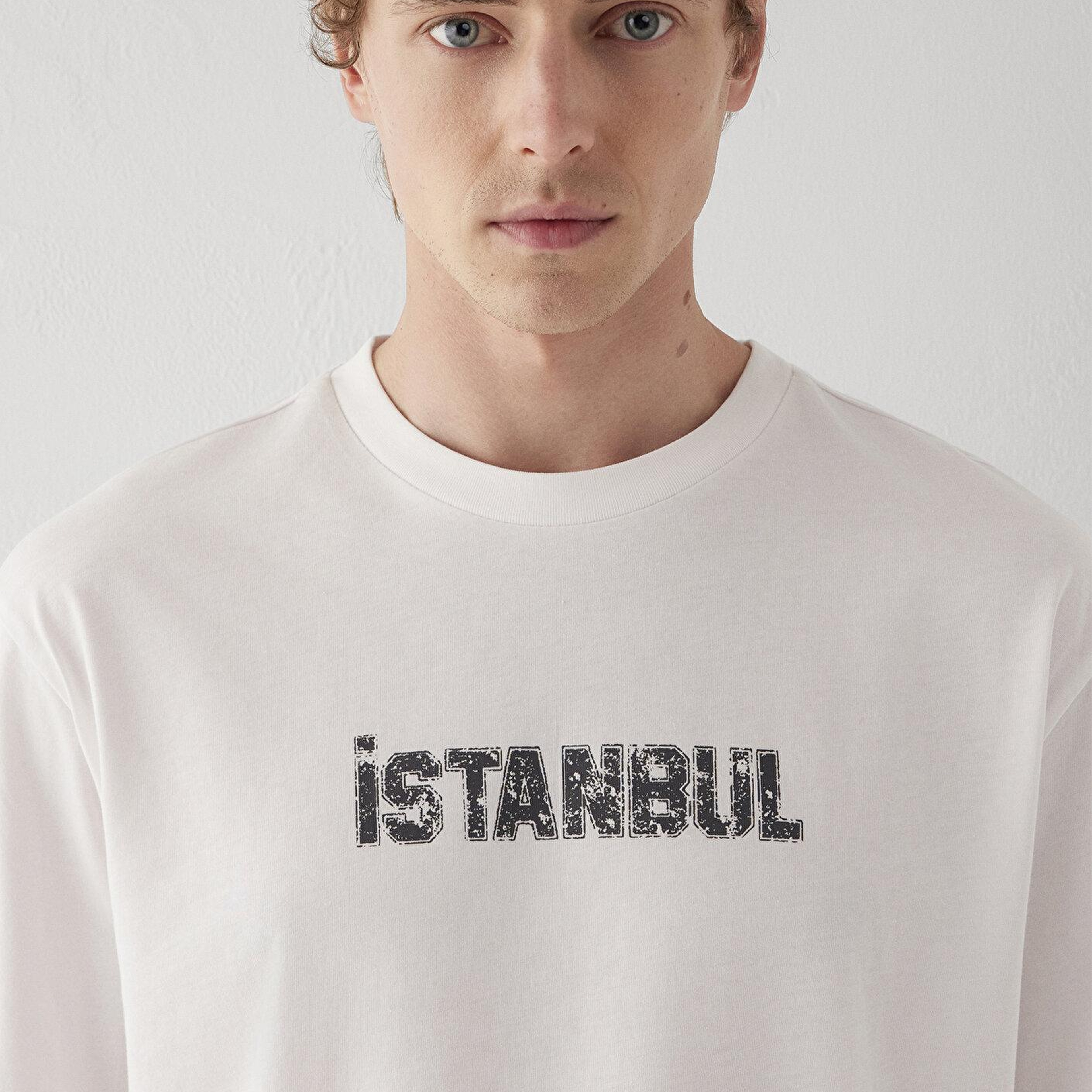 Mavi İstanbul Baskılı Ekru Tişört Loose Fit / Bol Rahat Kesim 0613593-70057