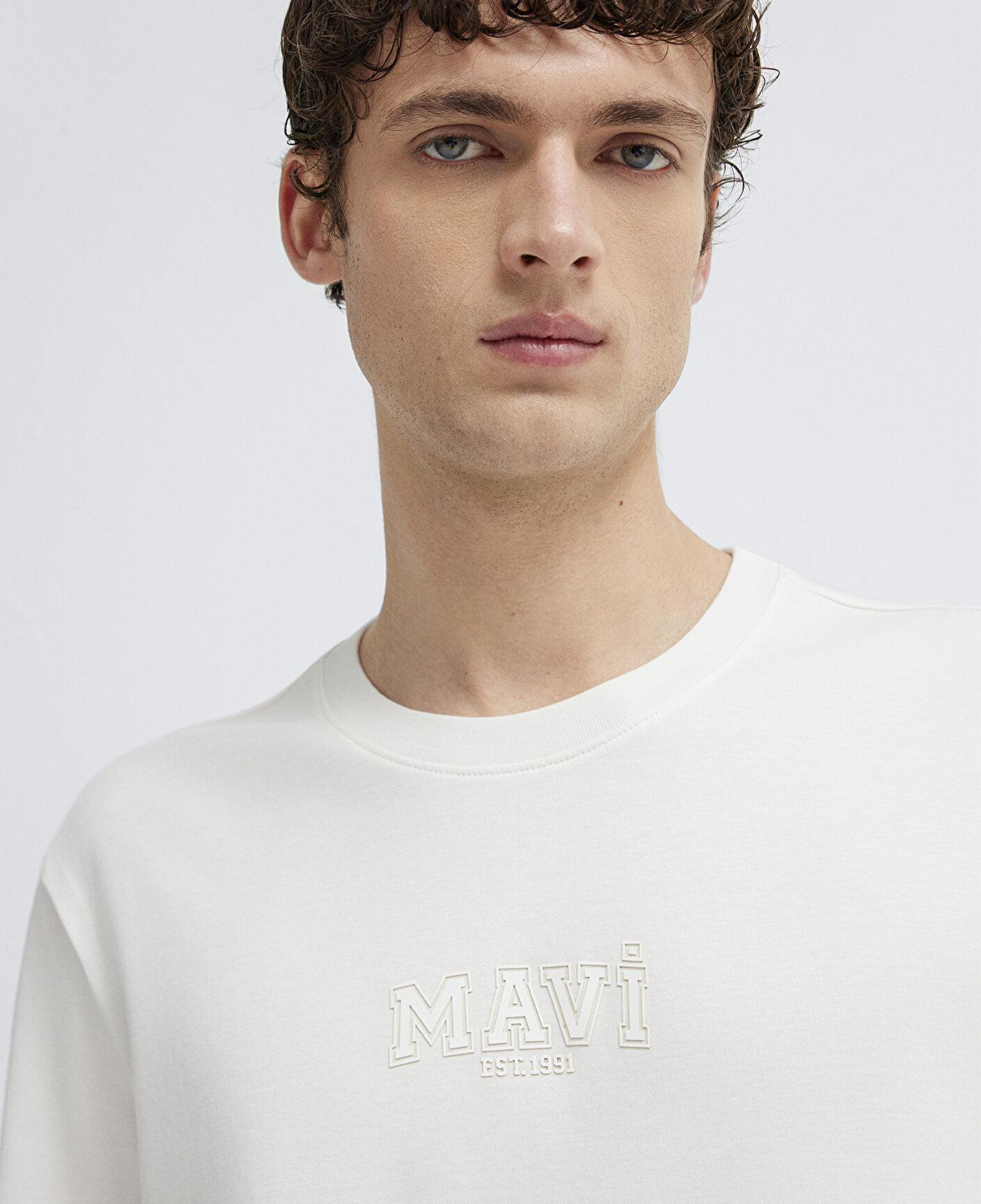 Mavi Mavi Logo Ekru Tişört Regular Fit / Normal Kesim 0613662-70057