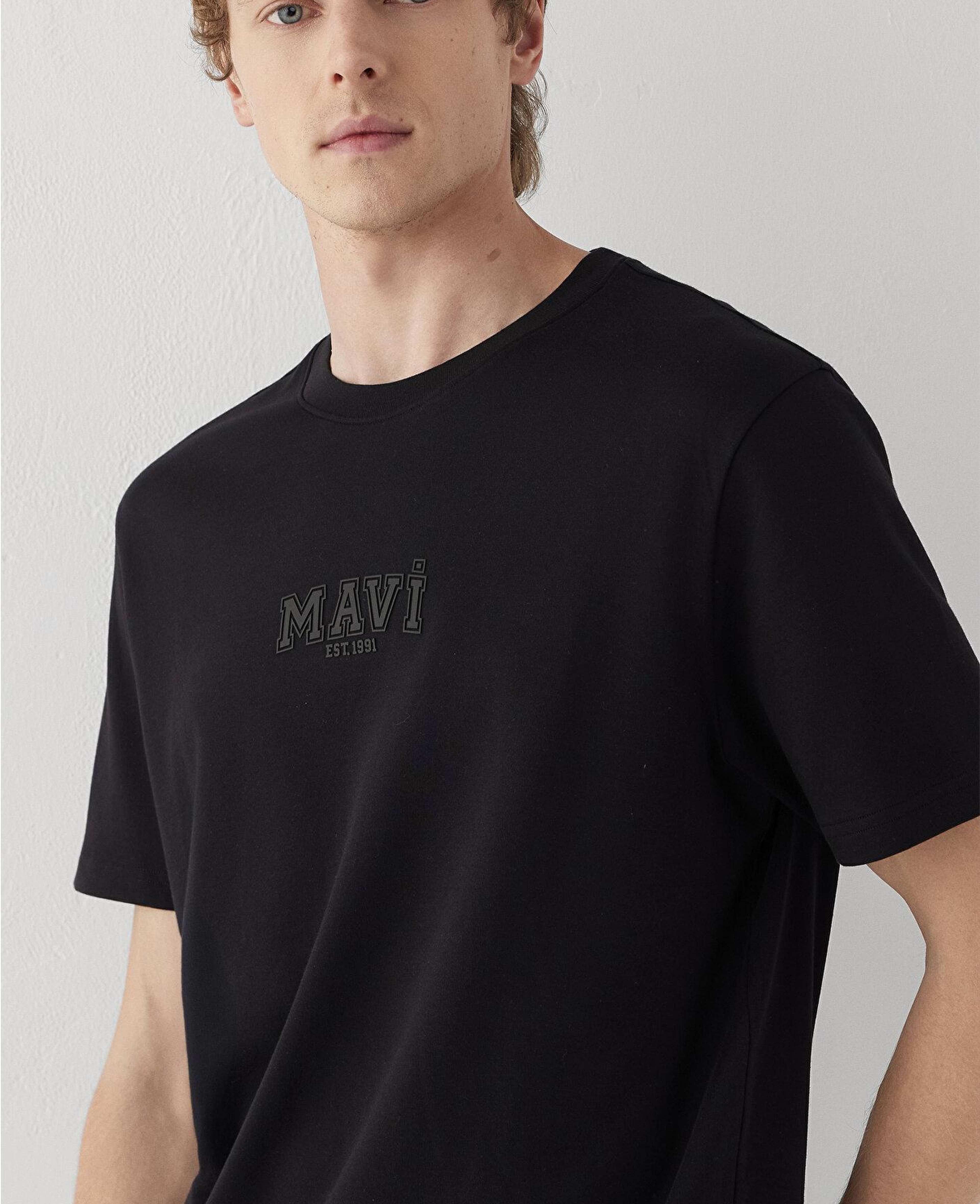 Mavi Siyah Tişört Regular Fit / Normal Kesim 0613662-900