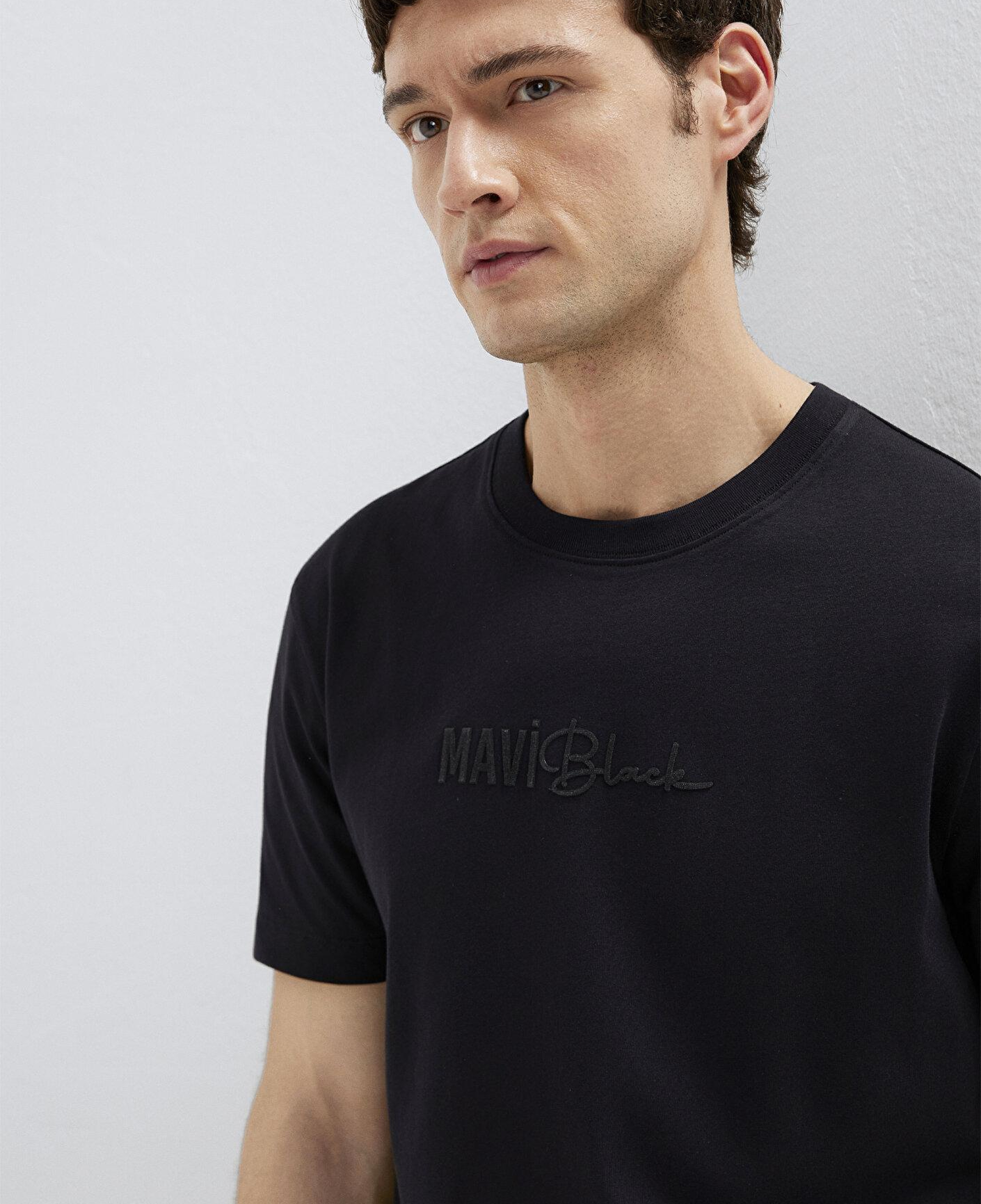 Mavi Siyah Tişört Regular Fit / Normal Kesim 0613672-900
