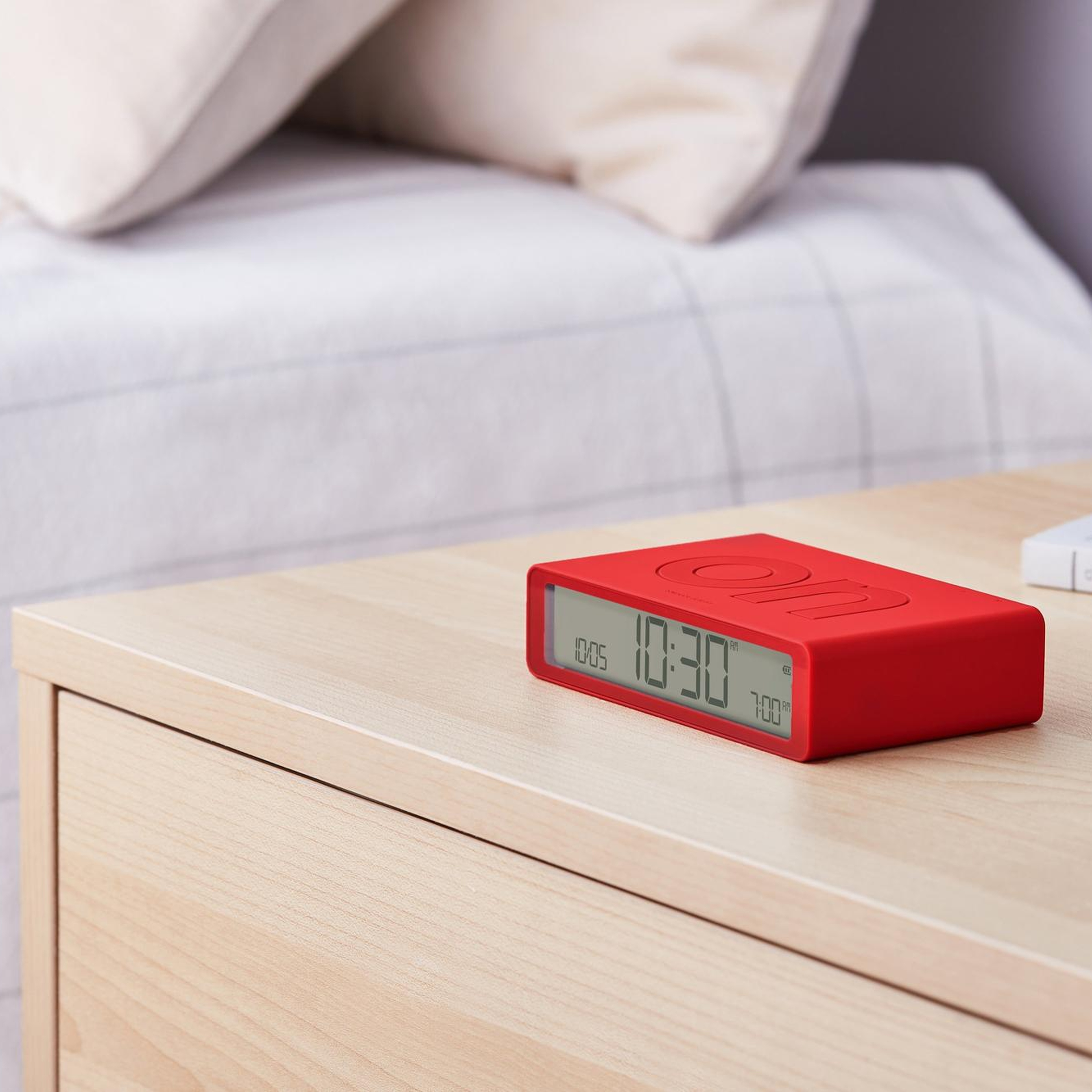 Lexon Flip Klasik Şarj Edilebilir Alarm Saat Kırmızı