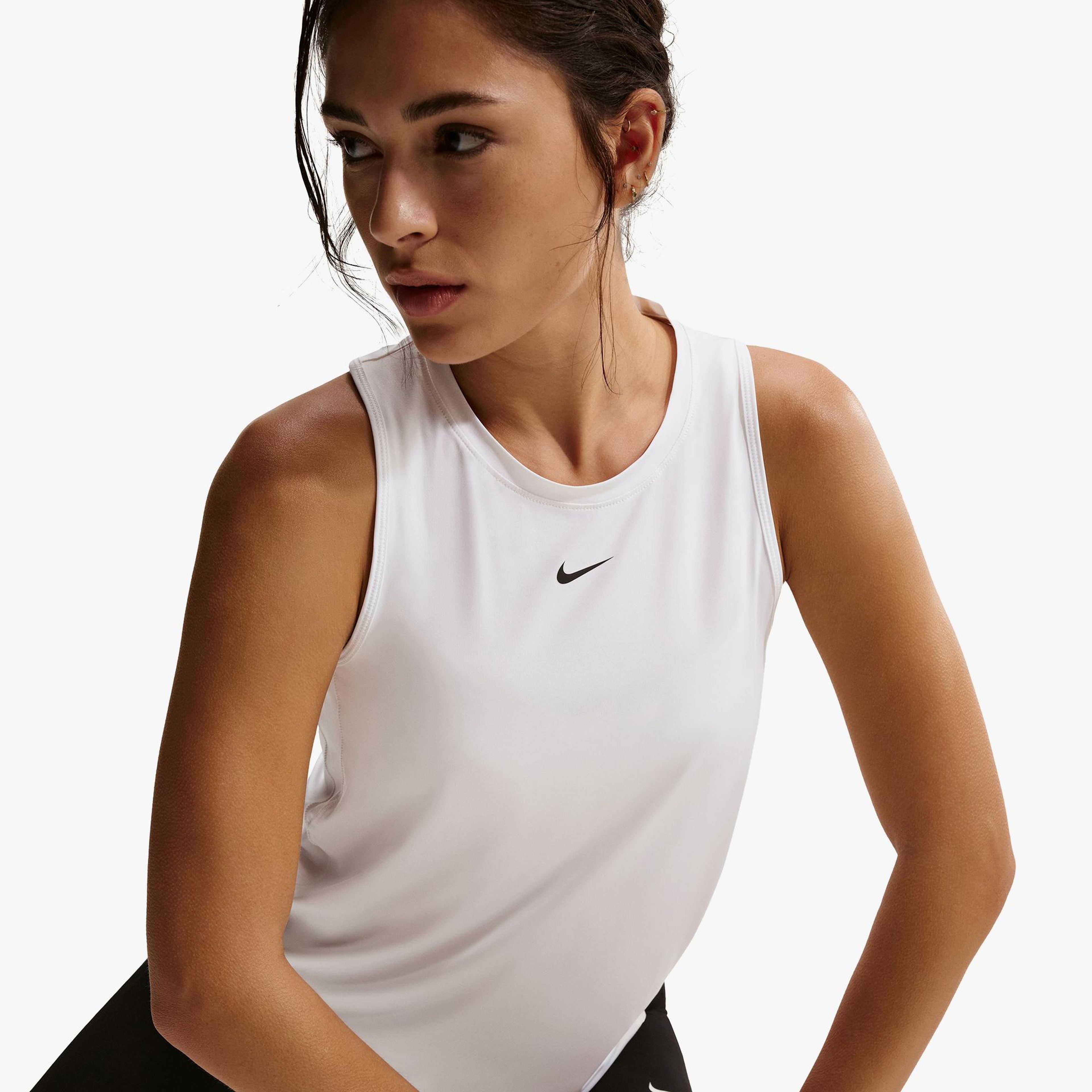 Nike One Classic Dri-Fit Kadın Beyaz Kolsuz T-Shirt