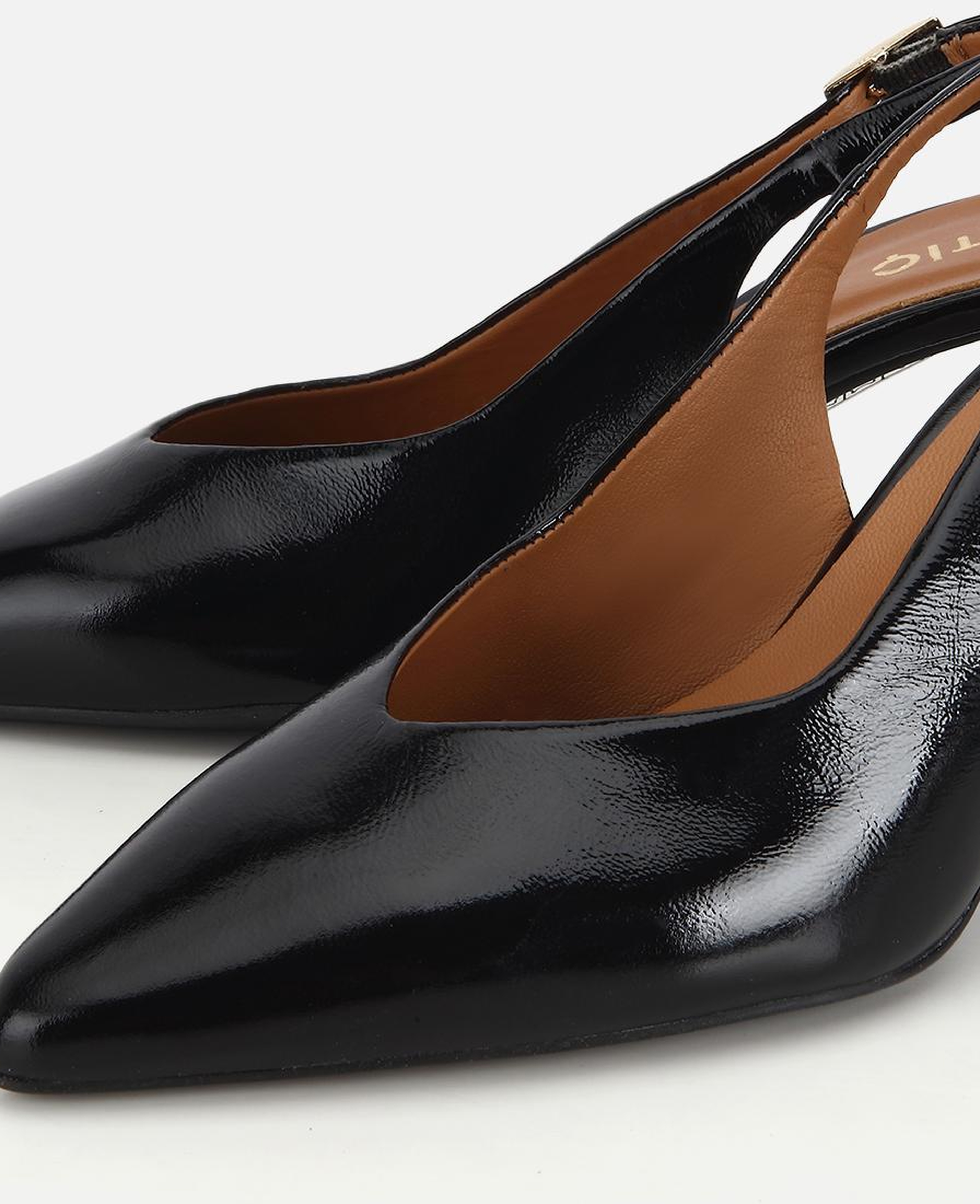 Kadın Rugan Deri Siyah Sivri Burunlu Arkası Açık Kısa Topuklu Stiletto