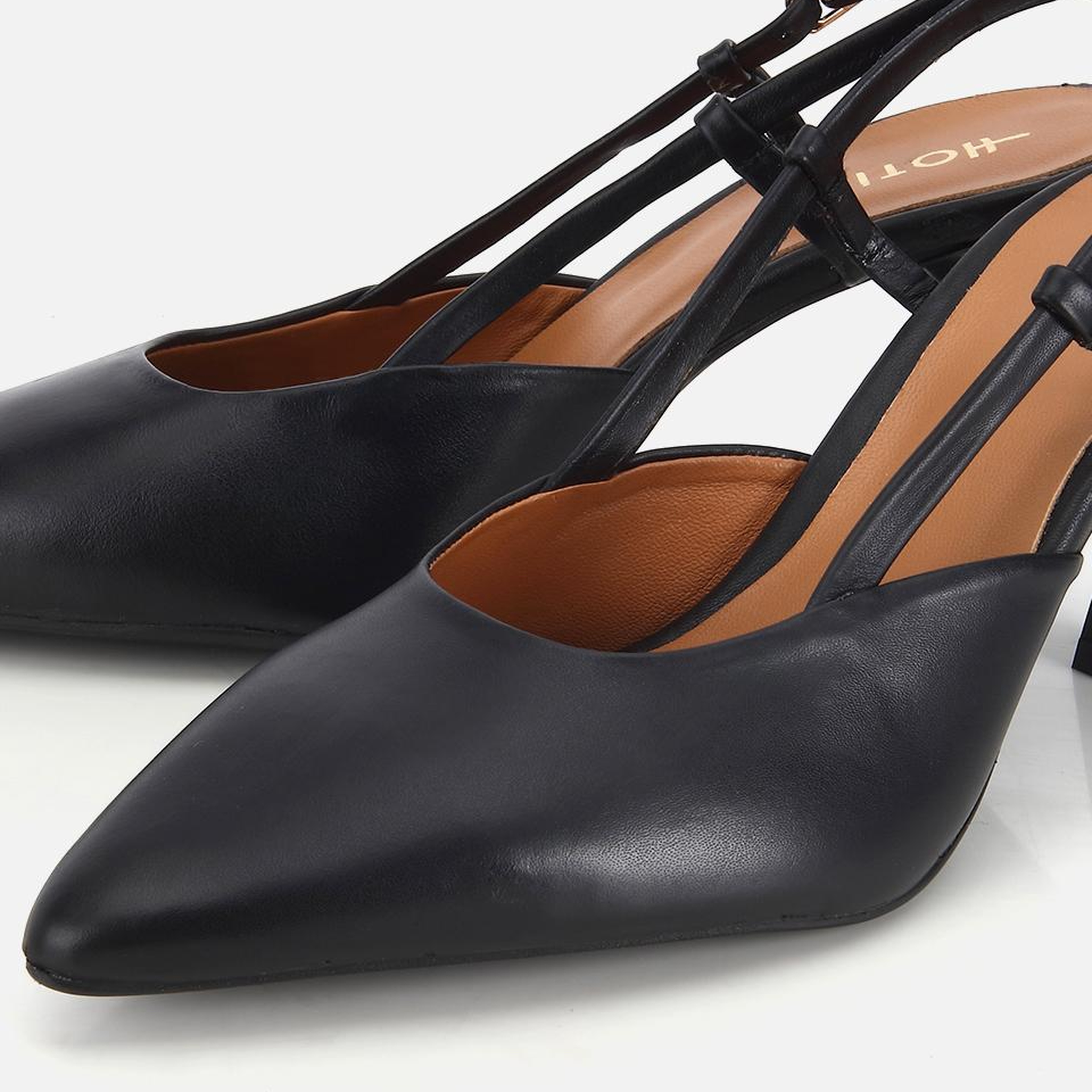 Kadın Deri Siyah Bilek Detaylı Arkası Açık Kısa Topuklu Stiletto
