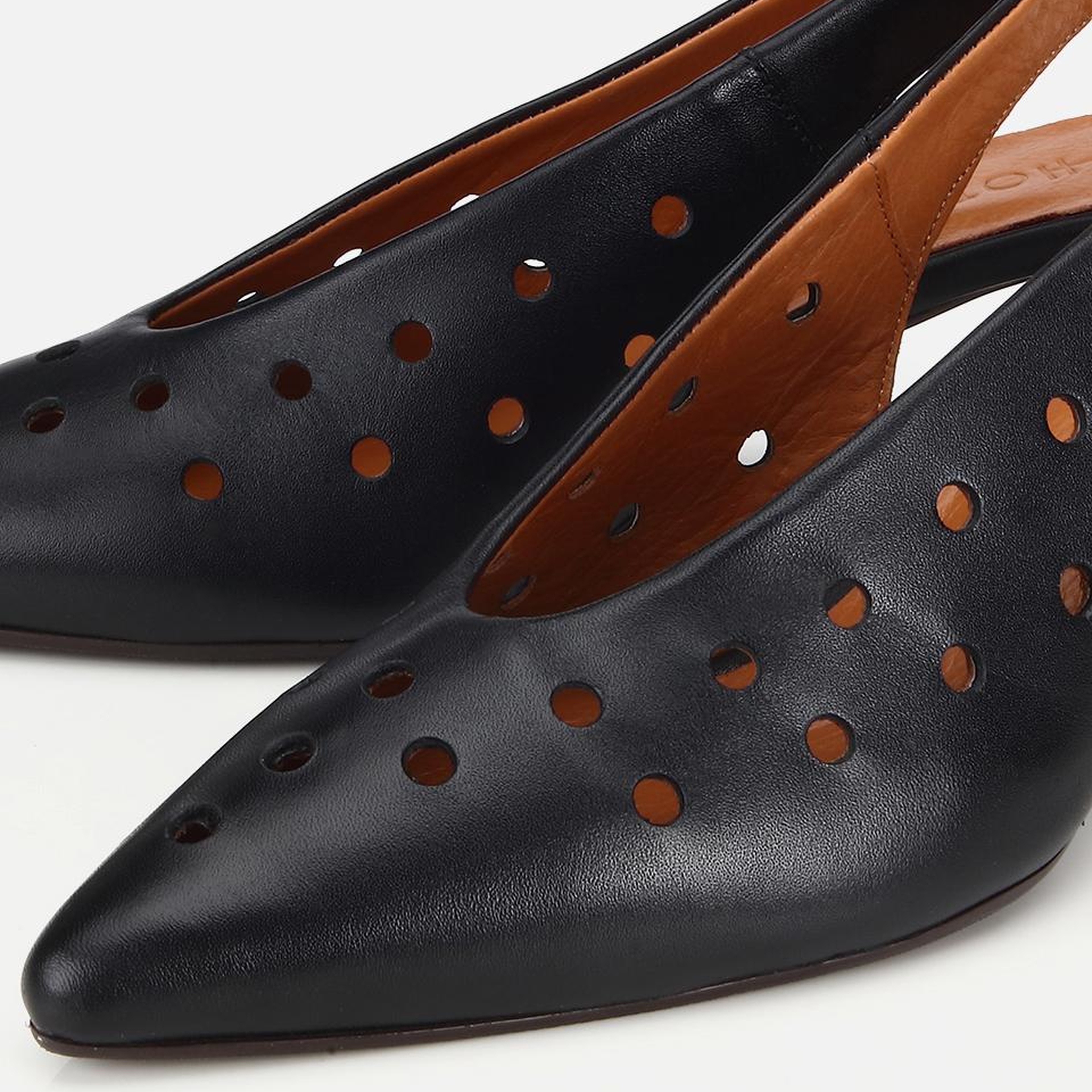 Kadın Deri Siyah Delikli Arkası Açık Kısa Topuklu Stiletto