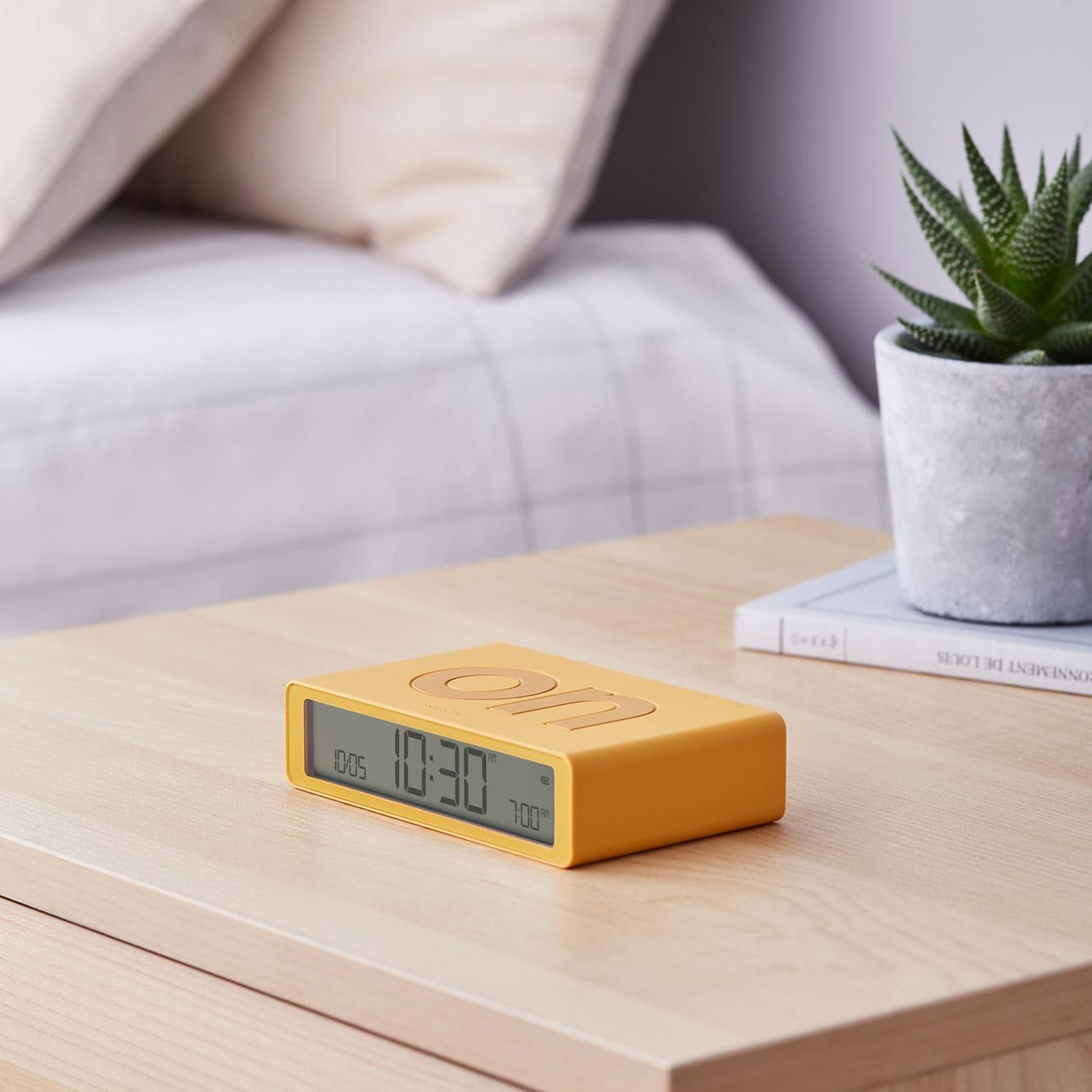 Lexon Flip Klasik Şarj Edilebilir Alarm Saat Sarı