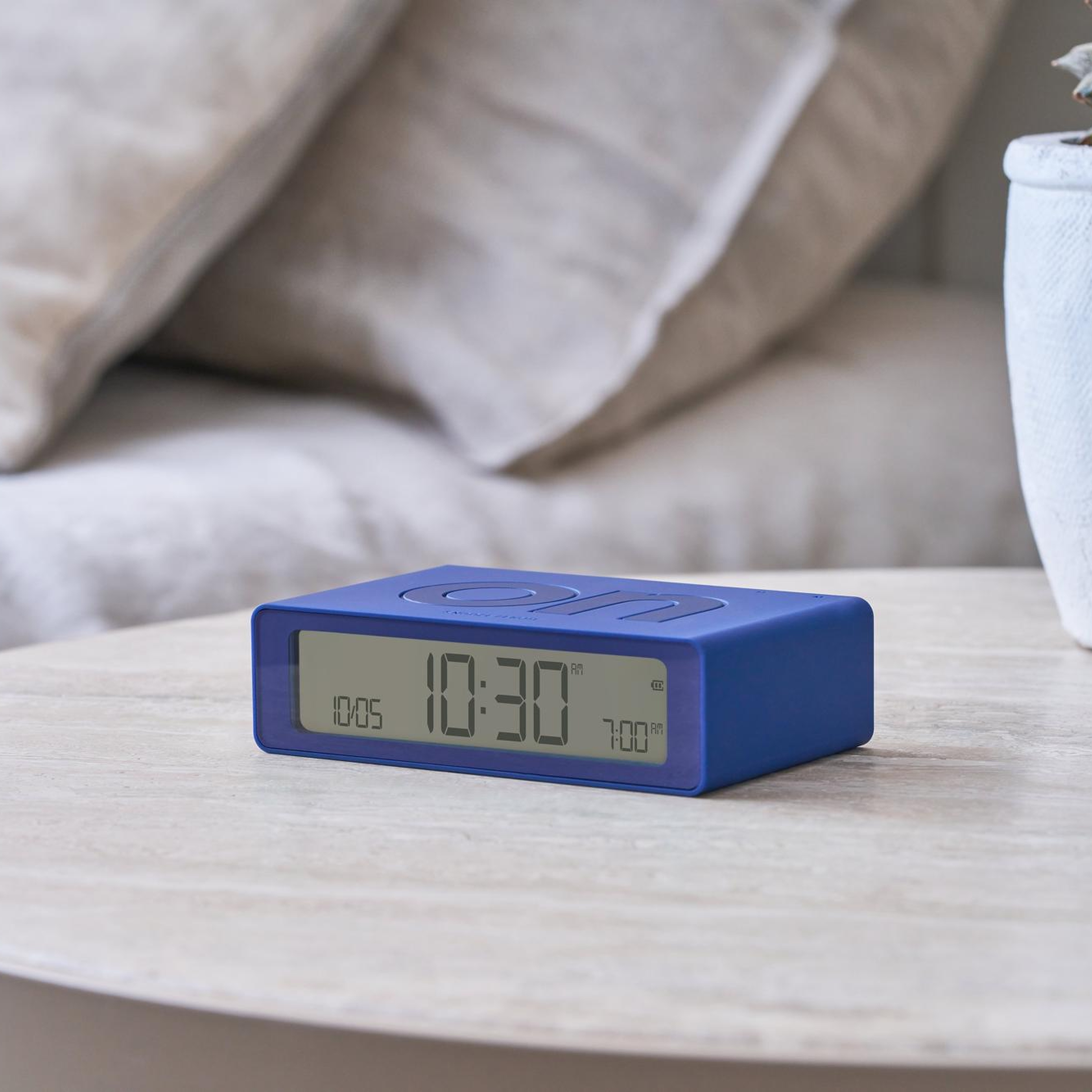 Lexon Flip Mini Şarj Edilebilir Alarm Saat Lacivert