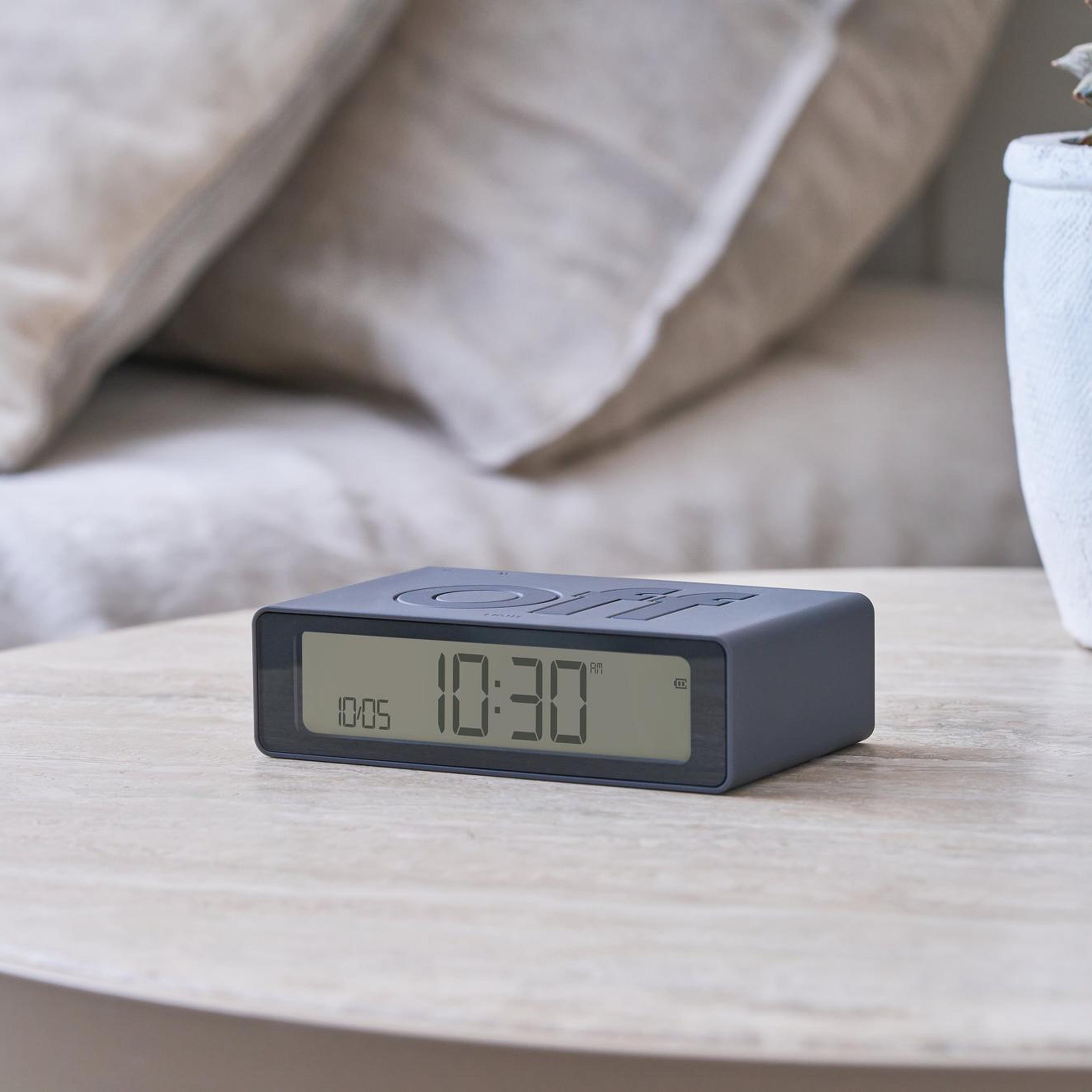 Lexon Flip Mini Şarj Edilebilir Alarm Saat Koyu Gri