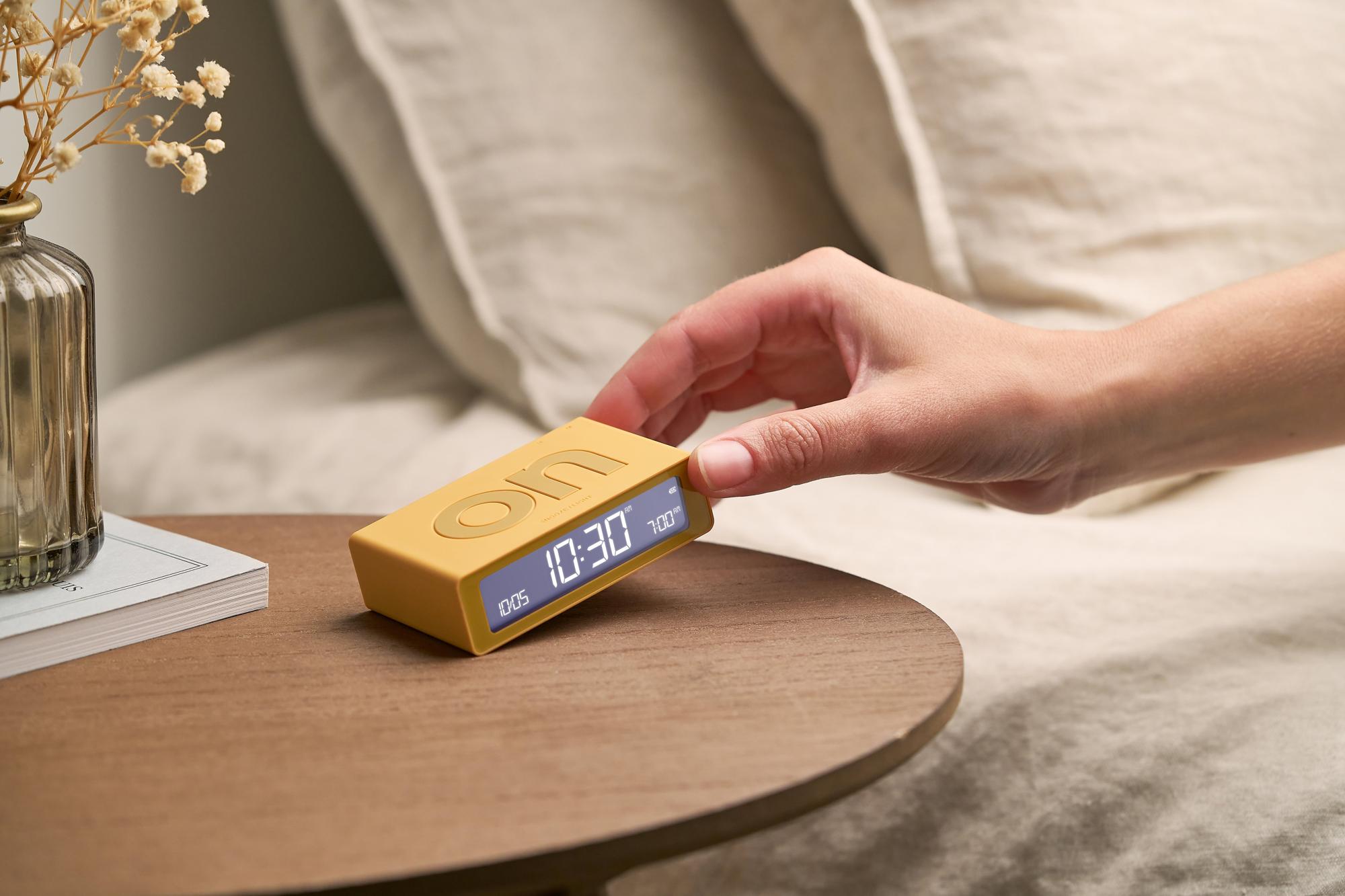 Lexon Flip Mini Şarj Edilebilir Alarm Saat Sarı