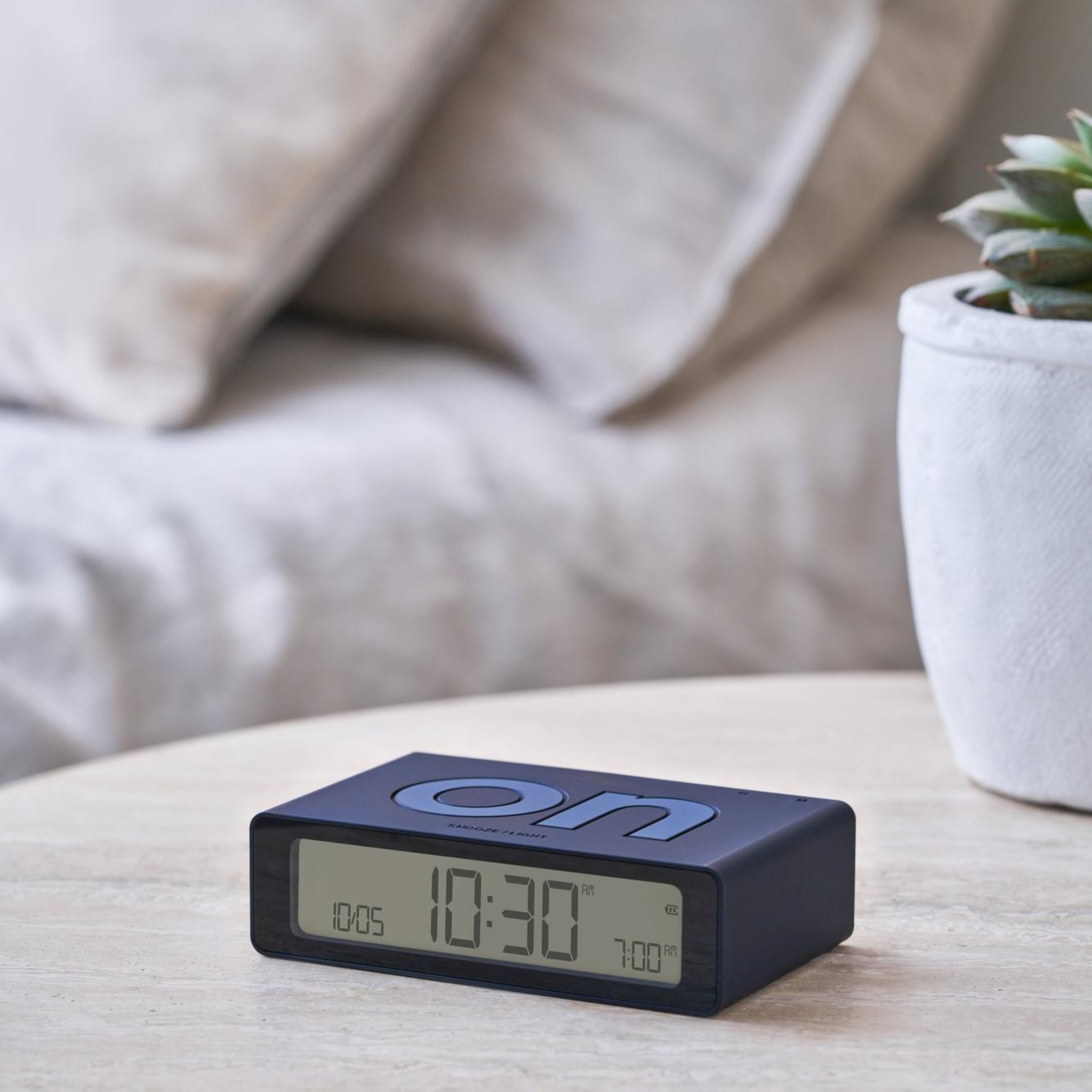 Lexon Flip Mini Şarj Edilebilir Alarm Saat Siyah