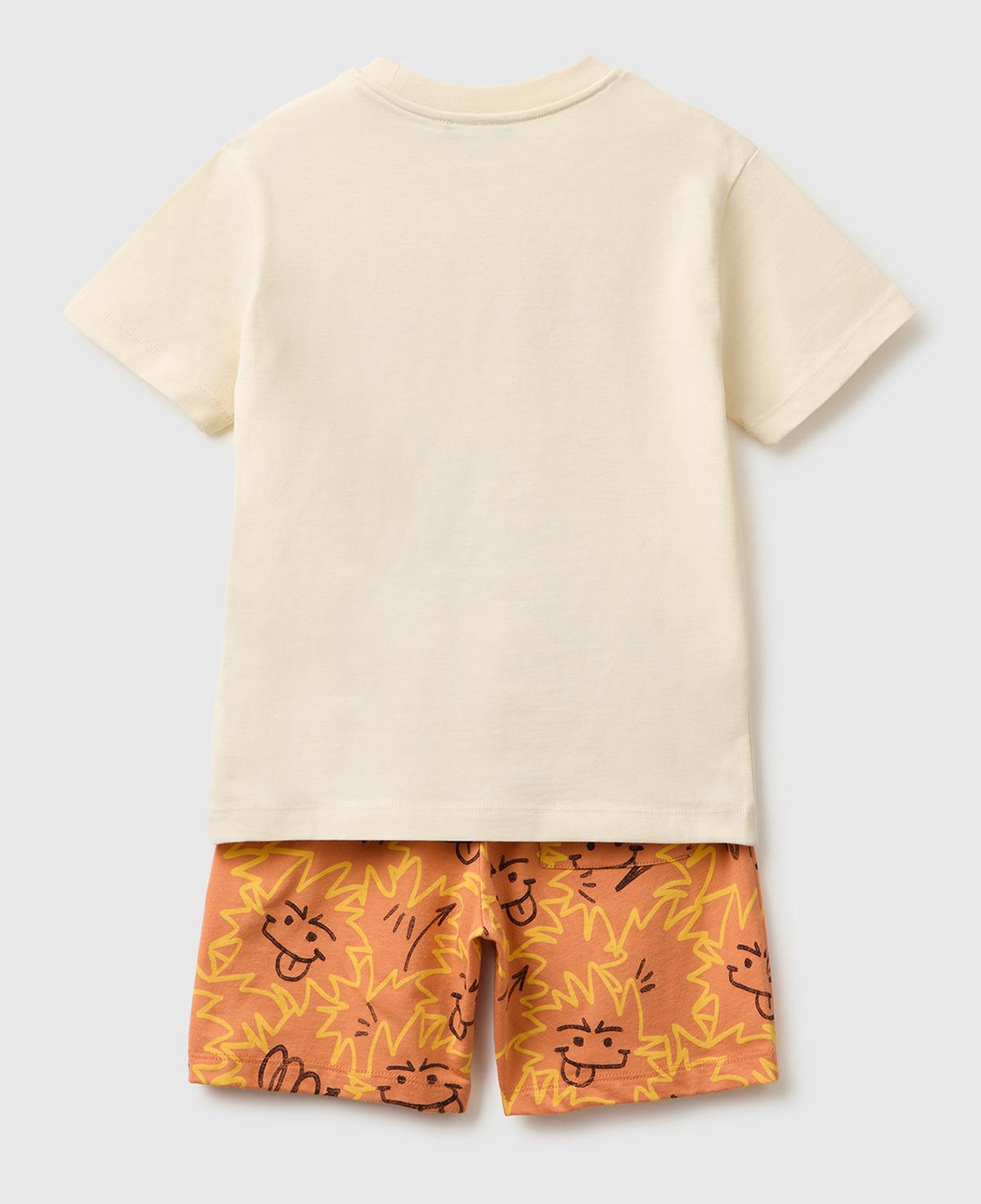 Erkek Çocuk Turuncu Önü Baskılı T-Shirt ve Komple Desenli Bermuda Şort Takım