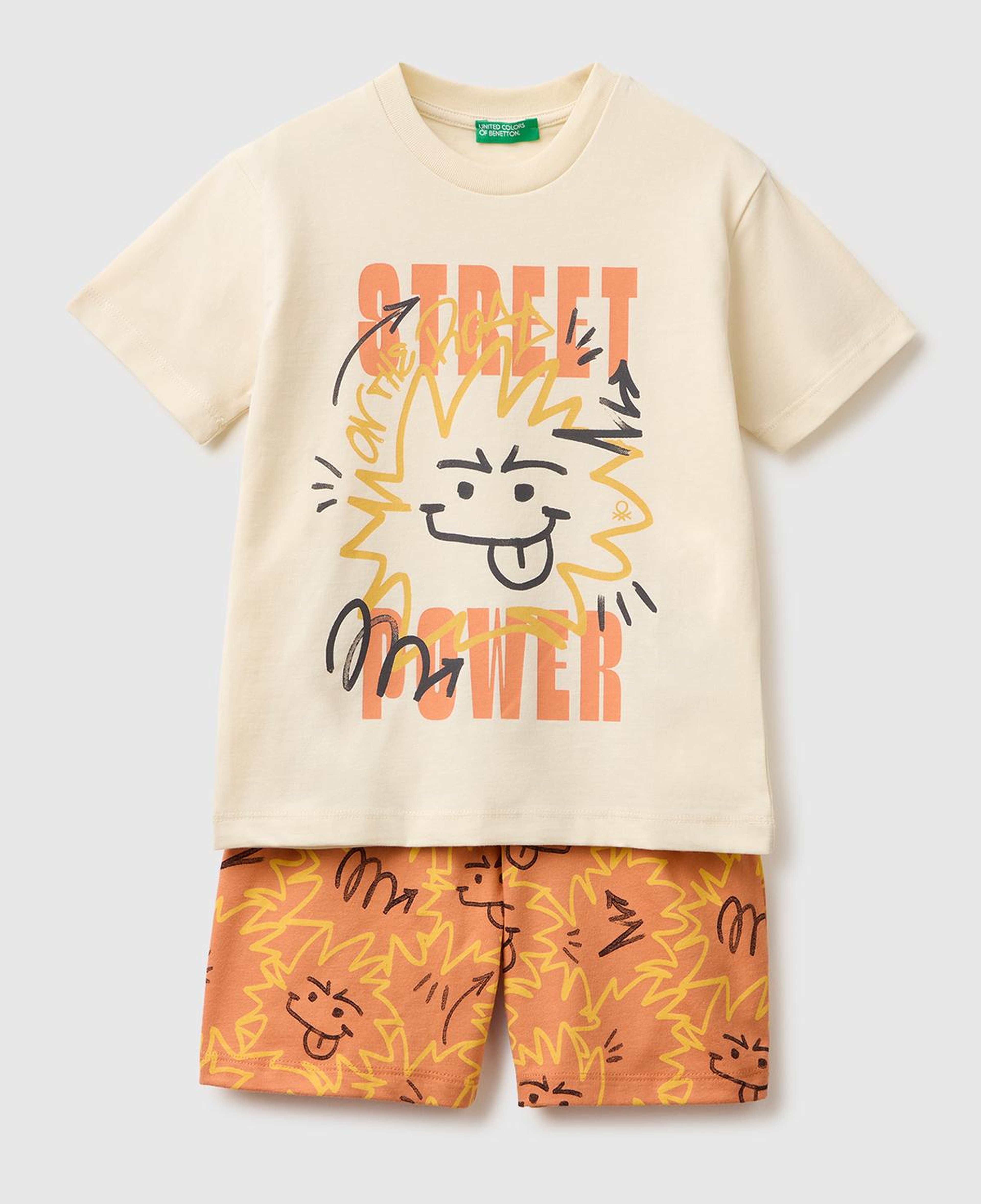 Erkek Çocuk Turuncu Önü Baskılı T-Shirt ve Komple Desenli Bermuda Şort Takım