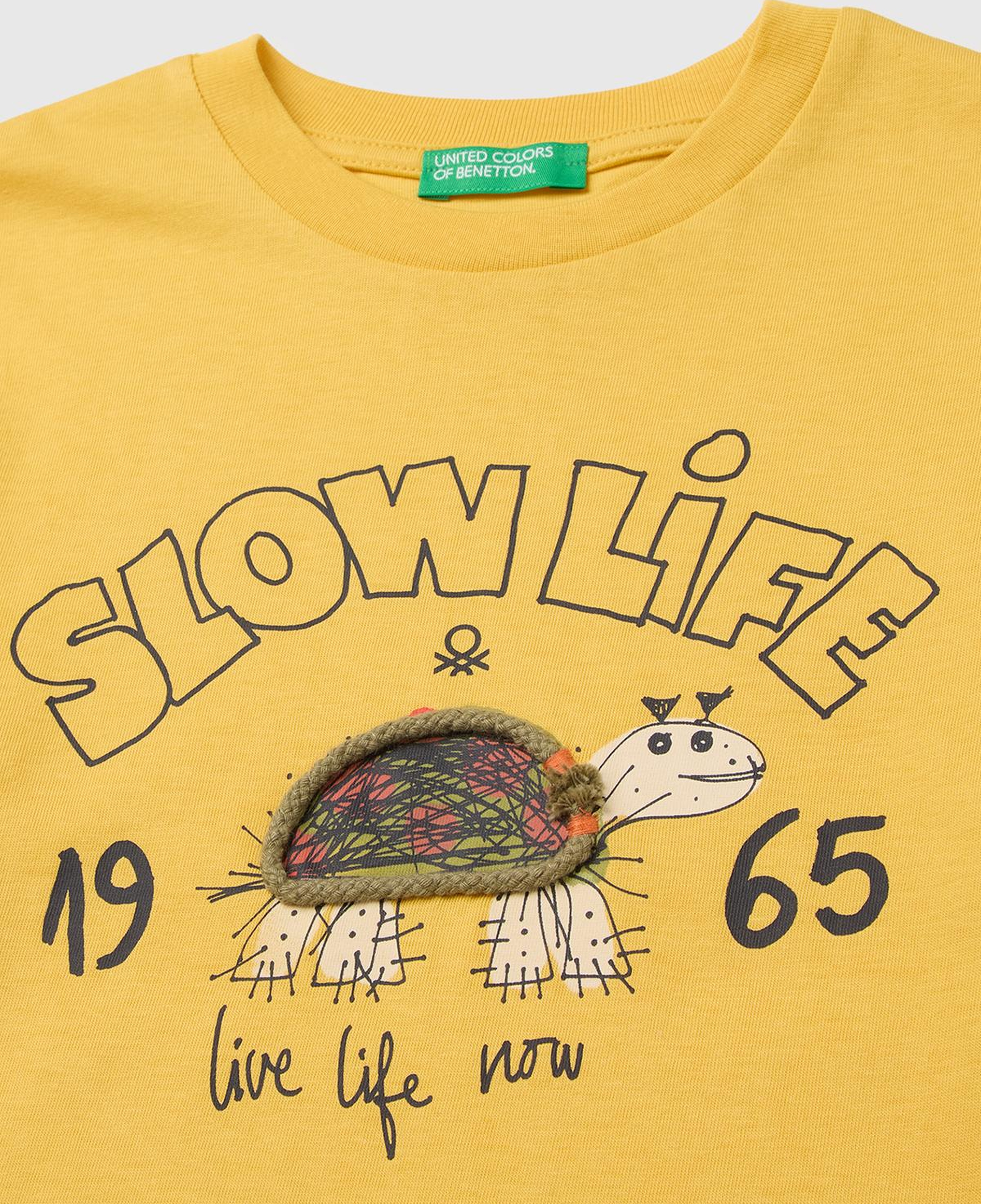 Erkek Çocuk Hardal Sarısı Baskı ve Aplike Detaylı Bisiklet Yaka T-Shirt