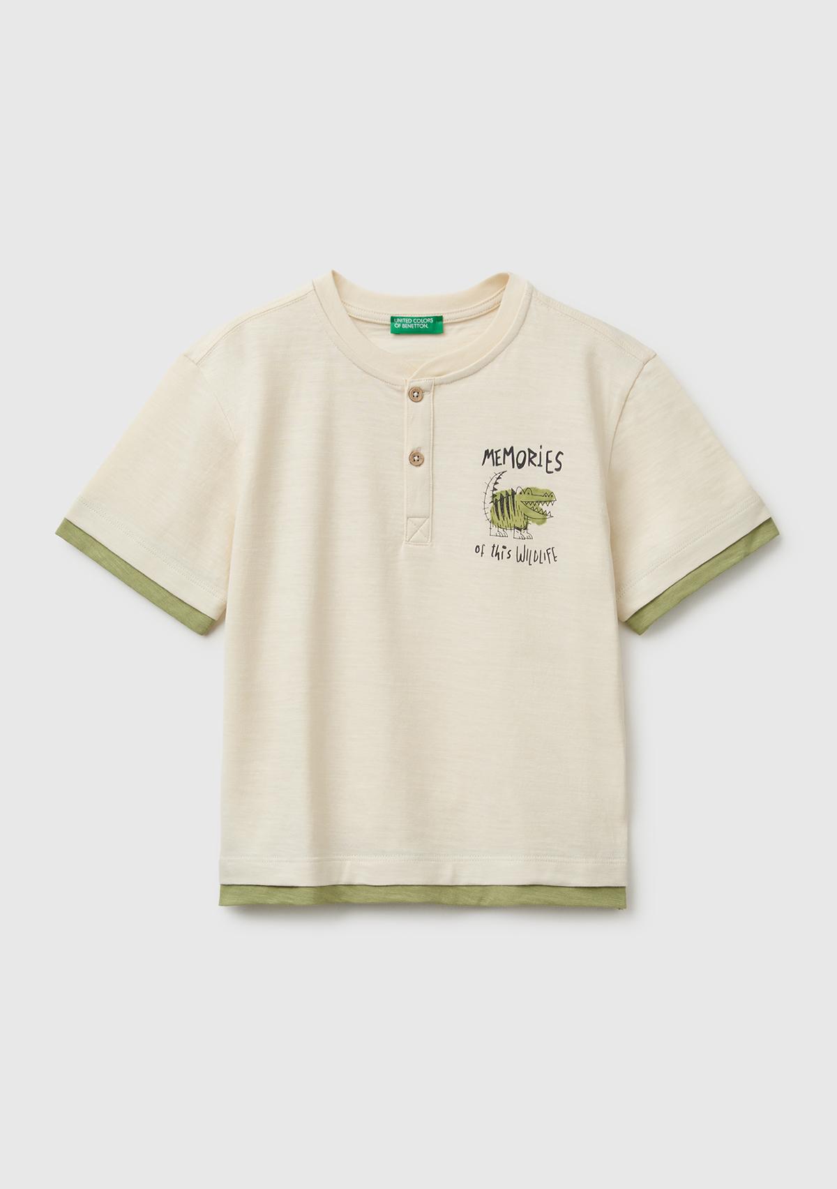 Erkek Çocuk Krem Göğsü Baskı Detaylı Düğmeli Bisiklet Yaka T-Shirt