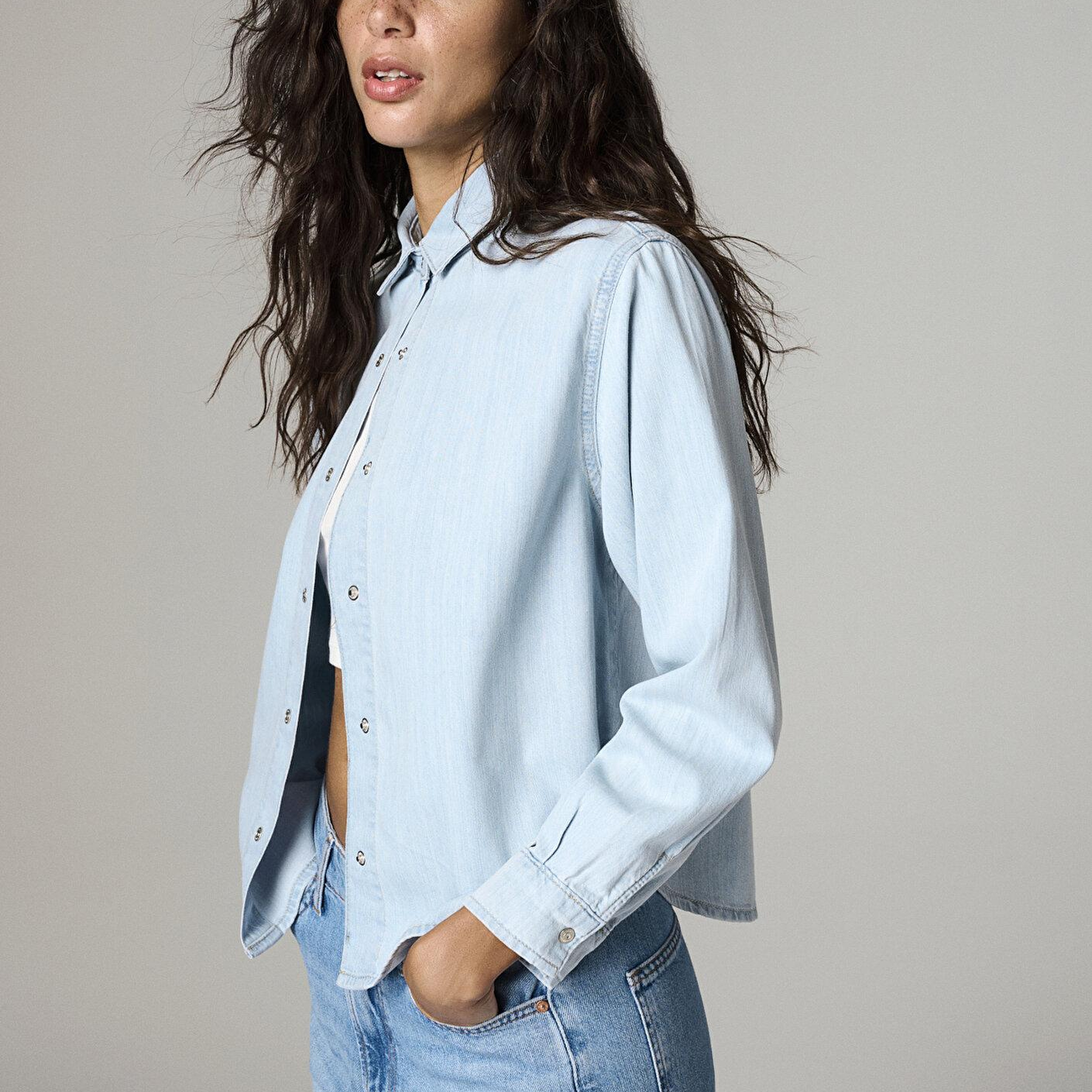 Mavi Carlia Classic Denim Açık Mavi Jean Gömlek Crop / Kısa Kesim 1210924-A1586