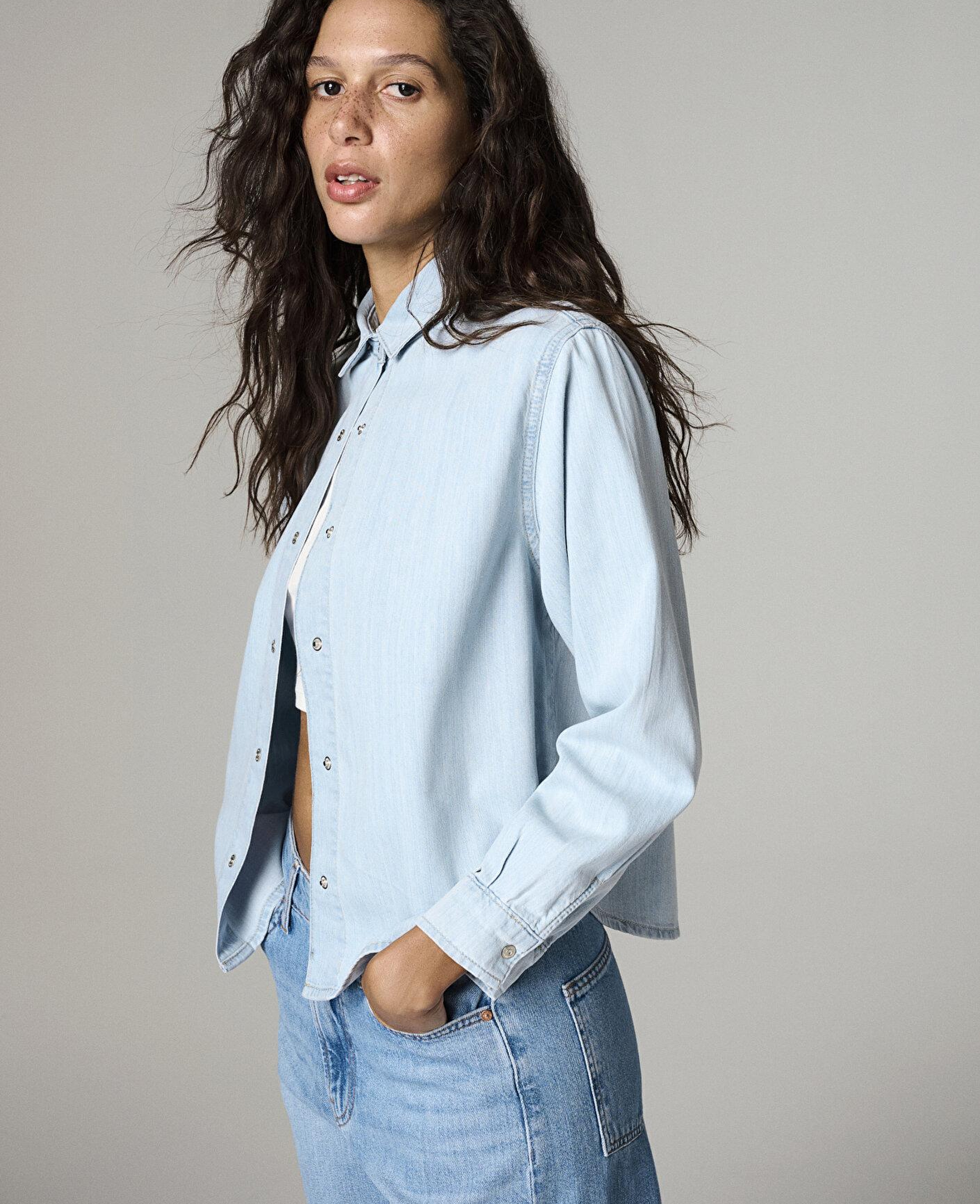 Mavi Carlia Classic Denim Açık Mavi Jean Gömlek Crop / Kısa Kesim 1210924-A1586