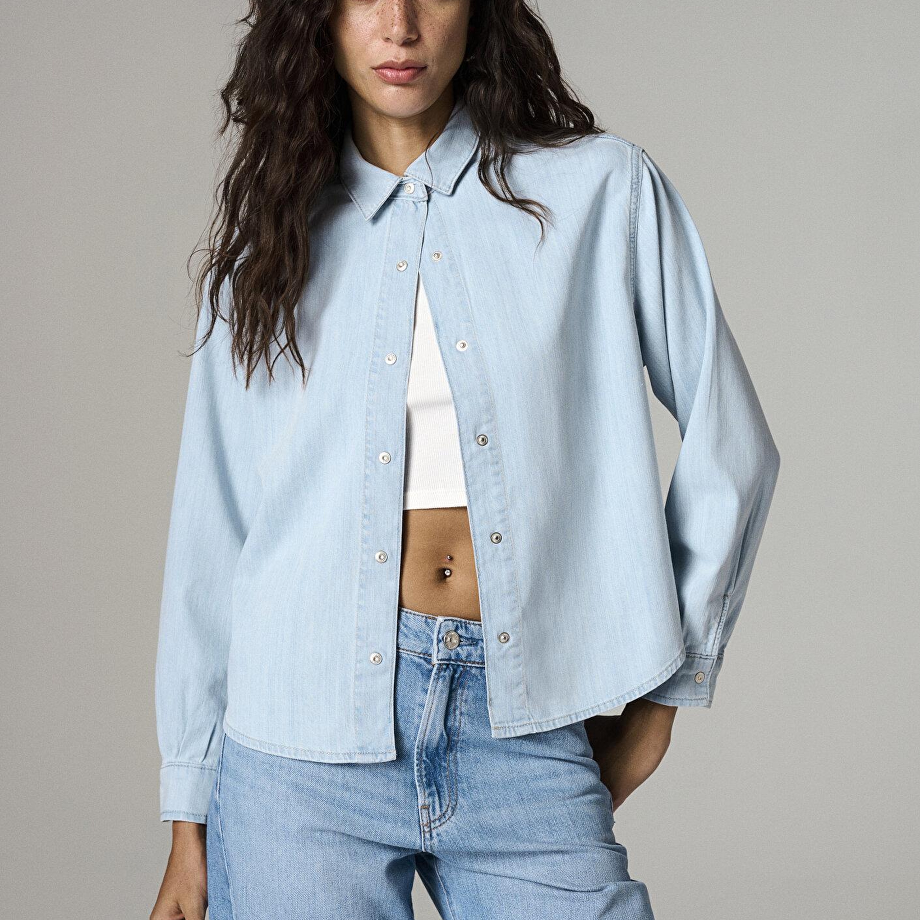 Mavi Carlia Classic Denim Açık Mavi Jean Gömlek Crop / Kısa Kesim 1210924-A1586