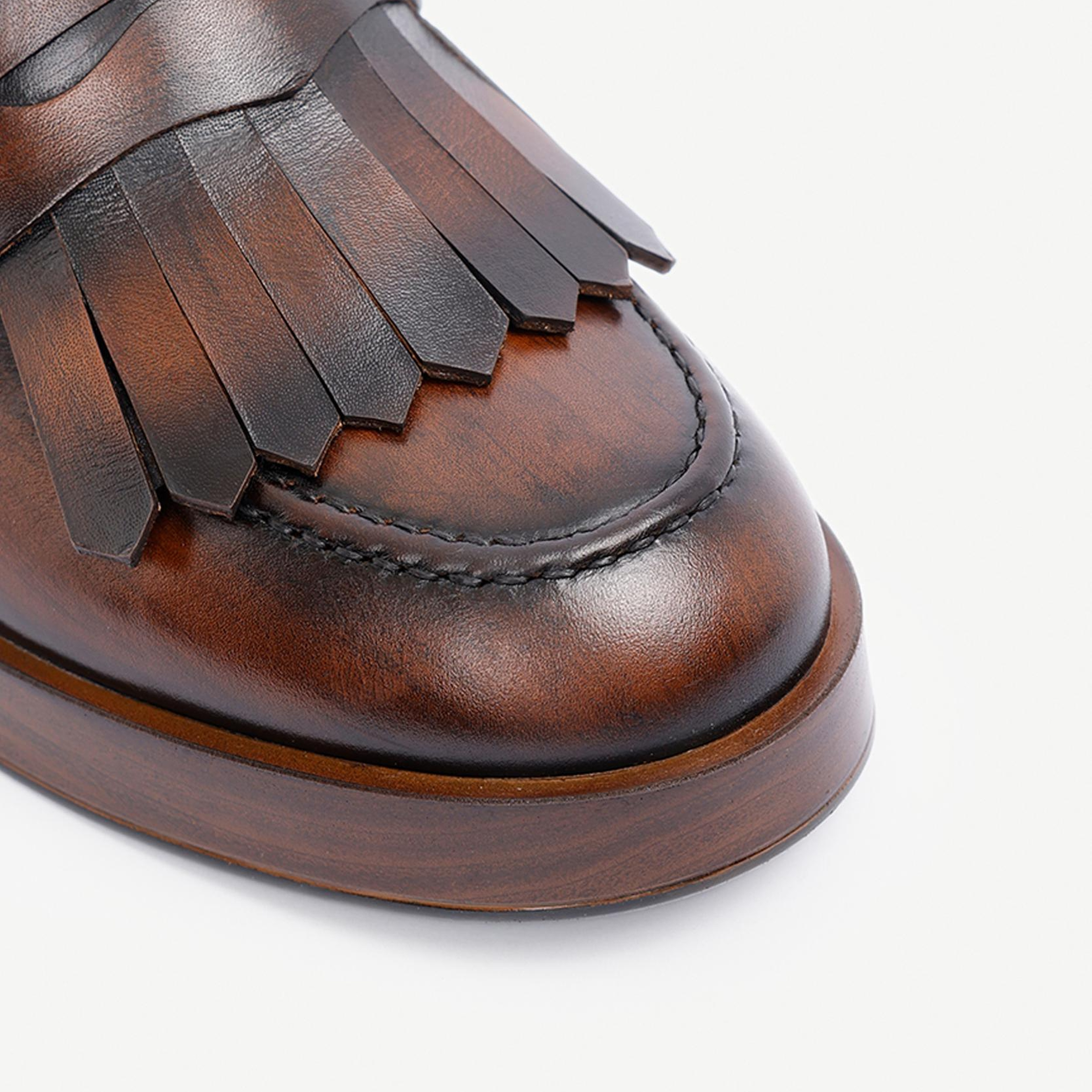 YARGICI Püskül Detaylı Topuklu Deri Loafer