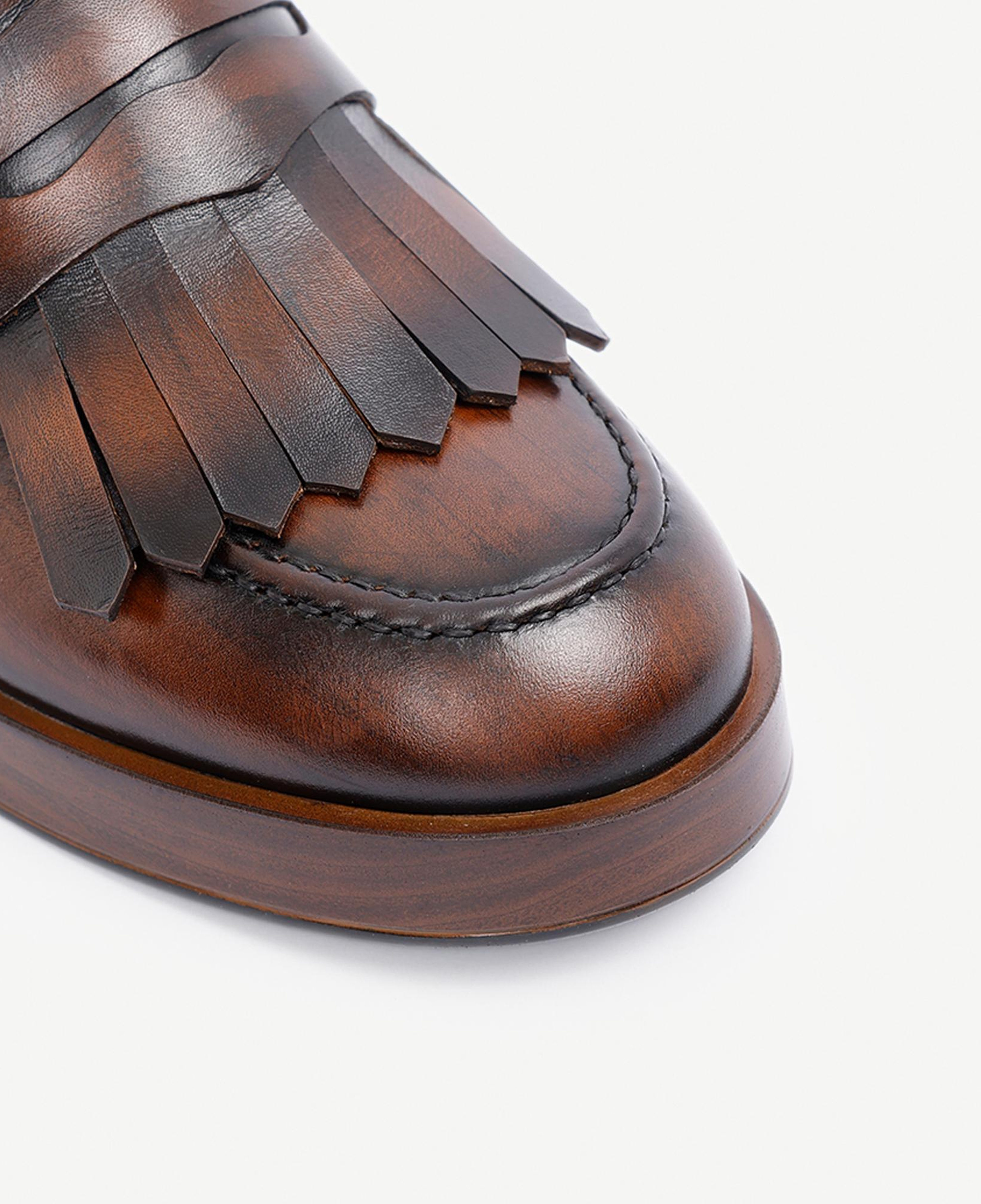 YARGICI Püskül Detaylı Topuklu Deri Loafer