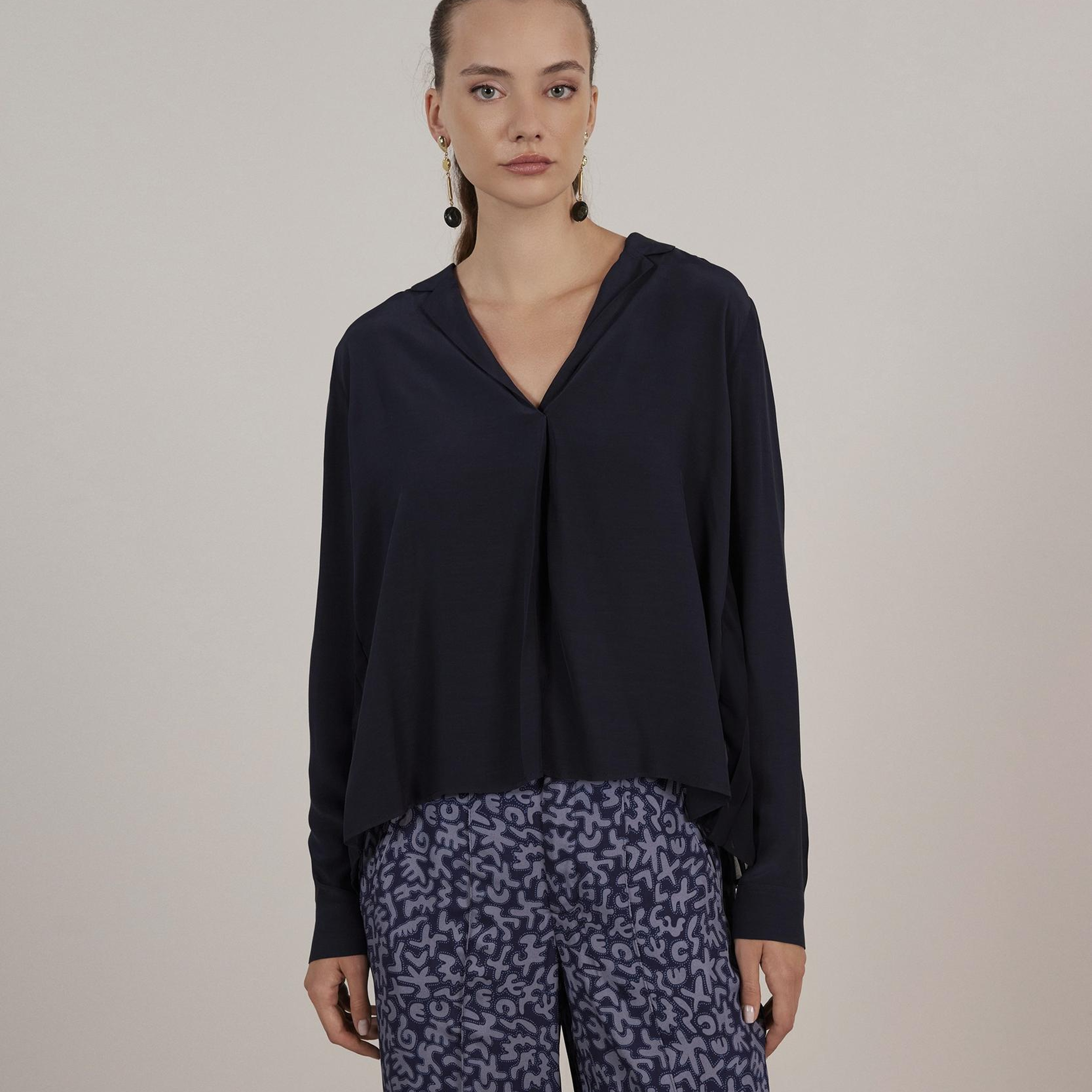 YARGICI Arka Detaylı Bluz
