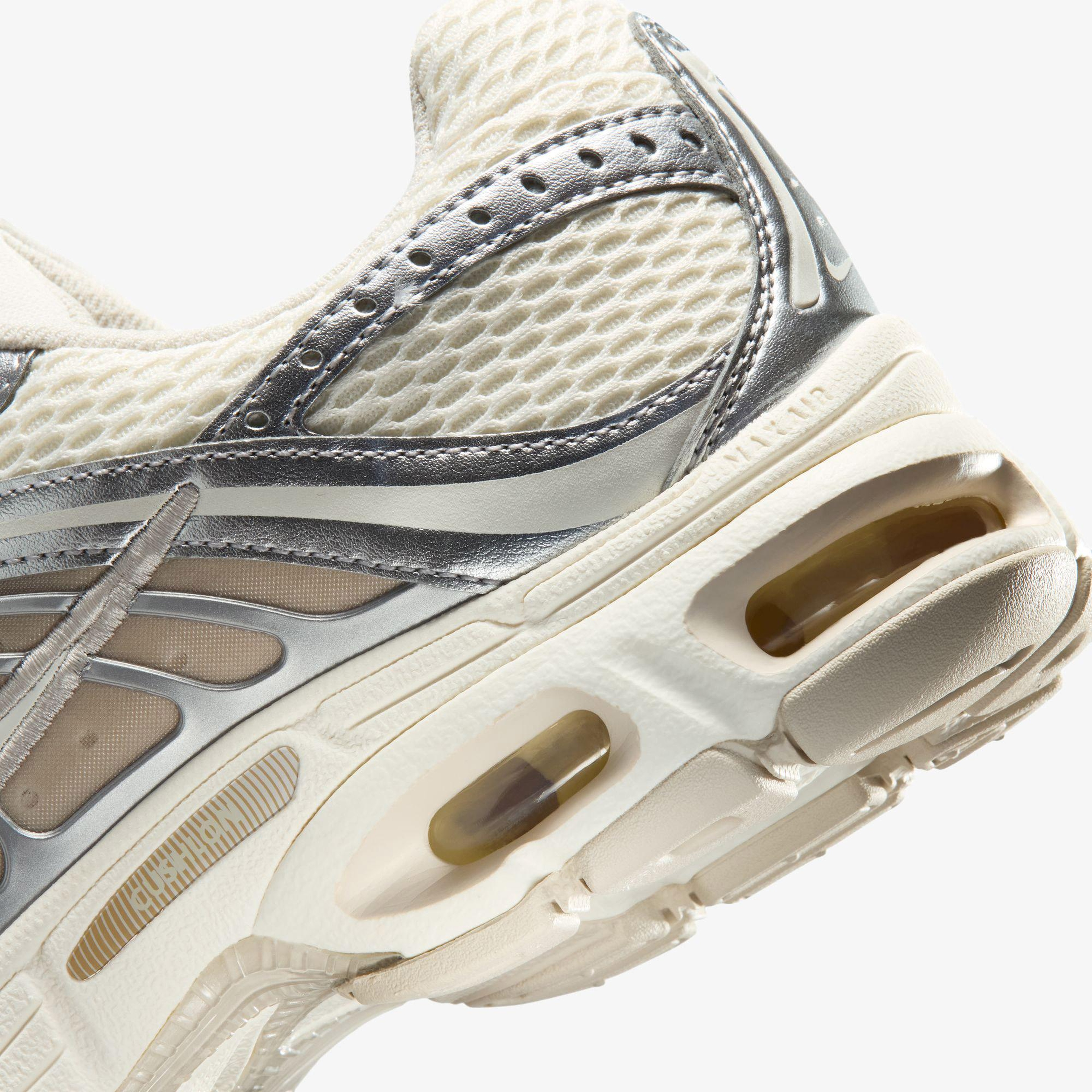 Nike Air Max Moto 2K Kadın Bej Spor Ayakkabı
