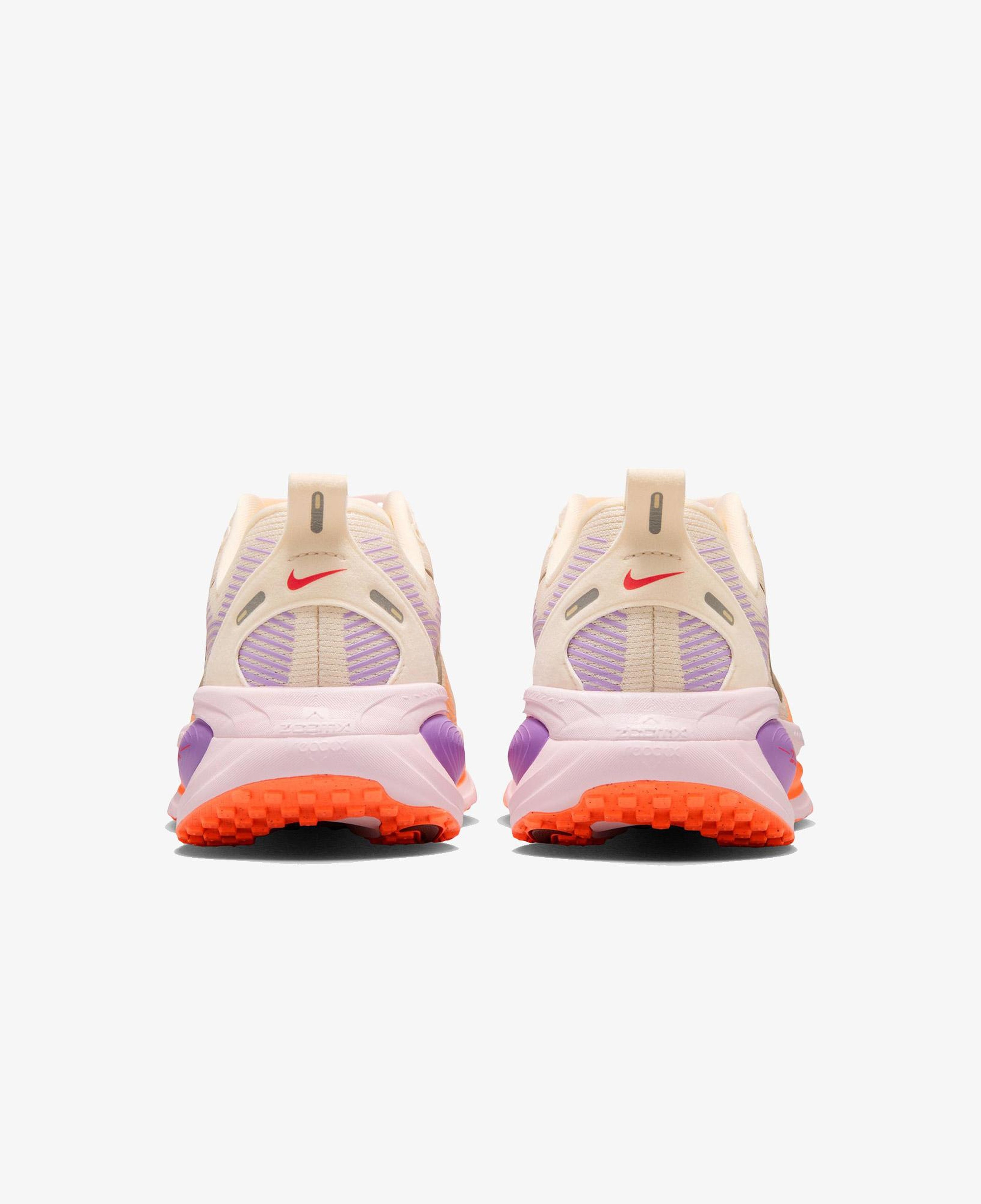Nike Vomero 18 Kadın Bej Koşu Ayakkabısı