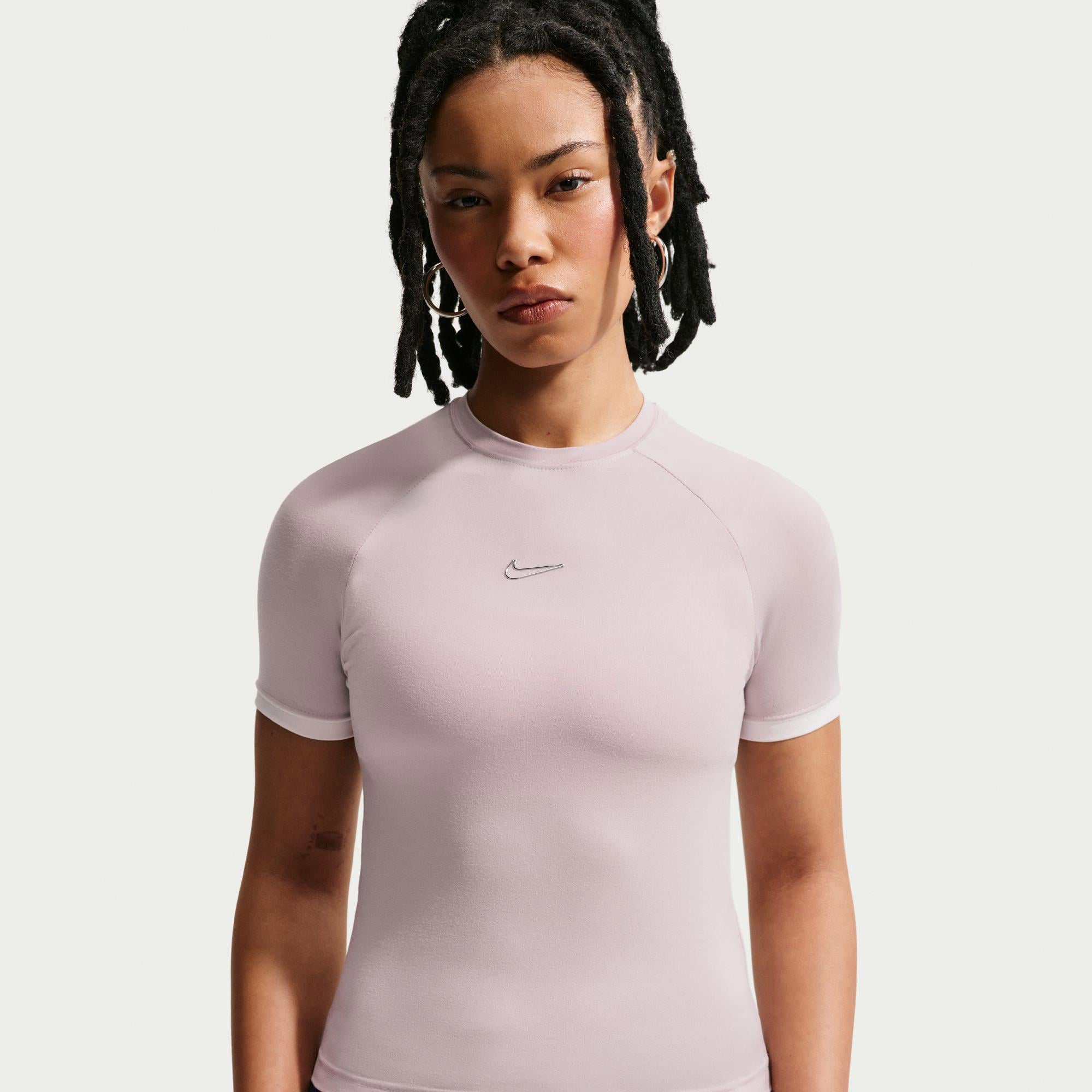 Nike Sportswear Dar Kesimli Kısa Kollu Kadın Pembe T-Shirt