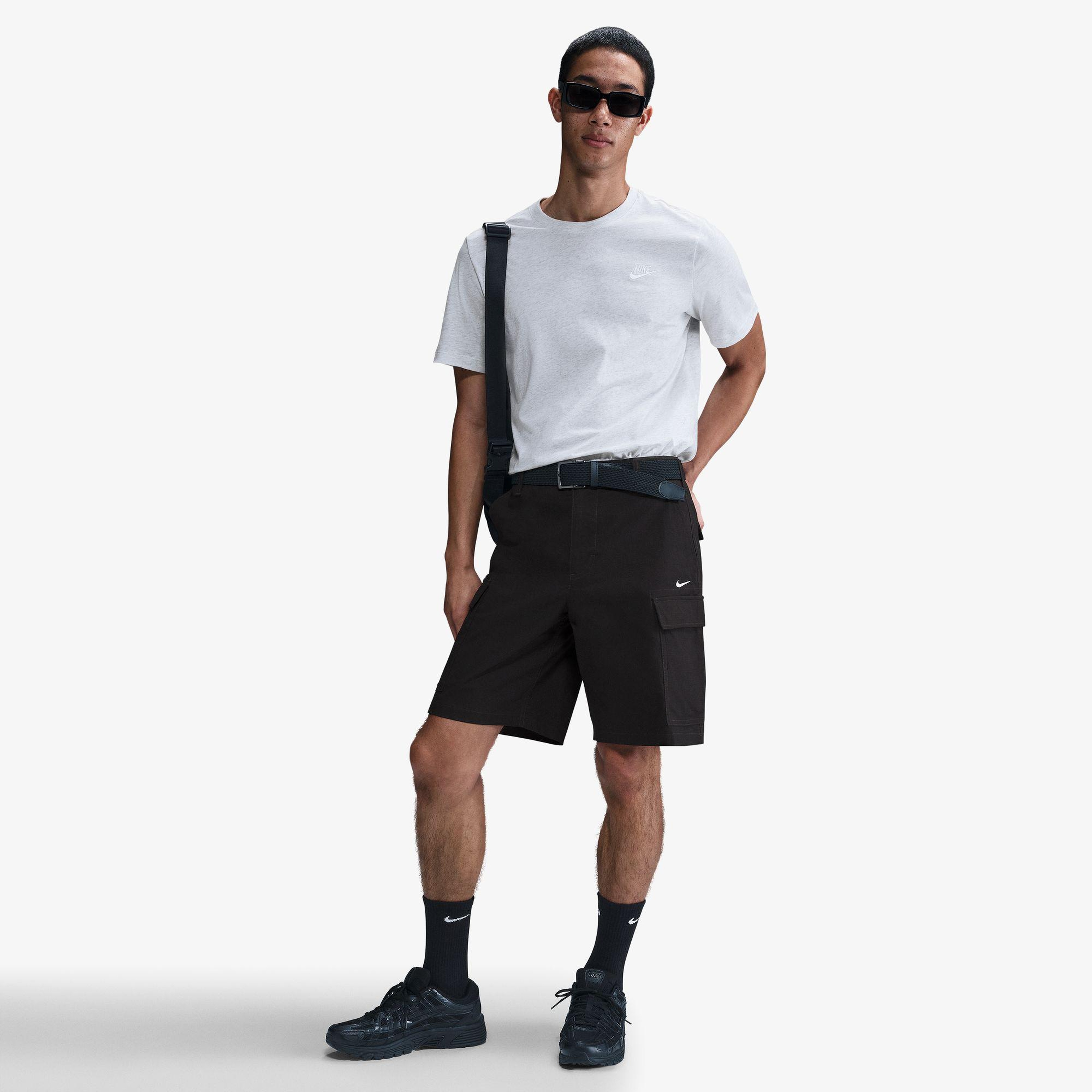 Nike Sportswear Club Erkek Beyaz Tişört
