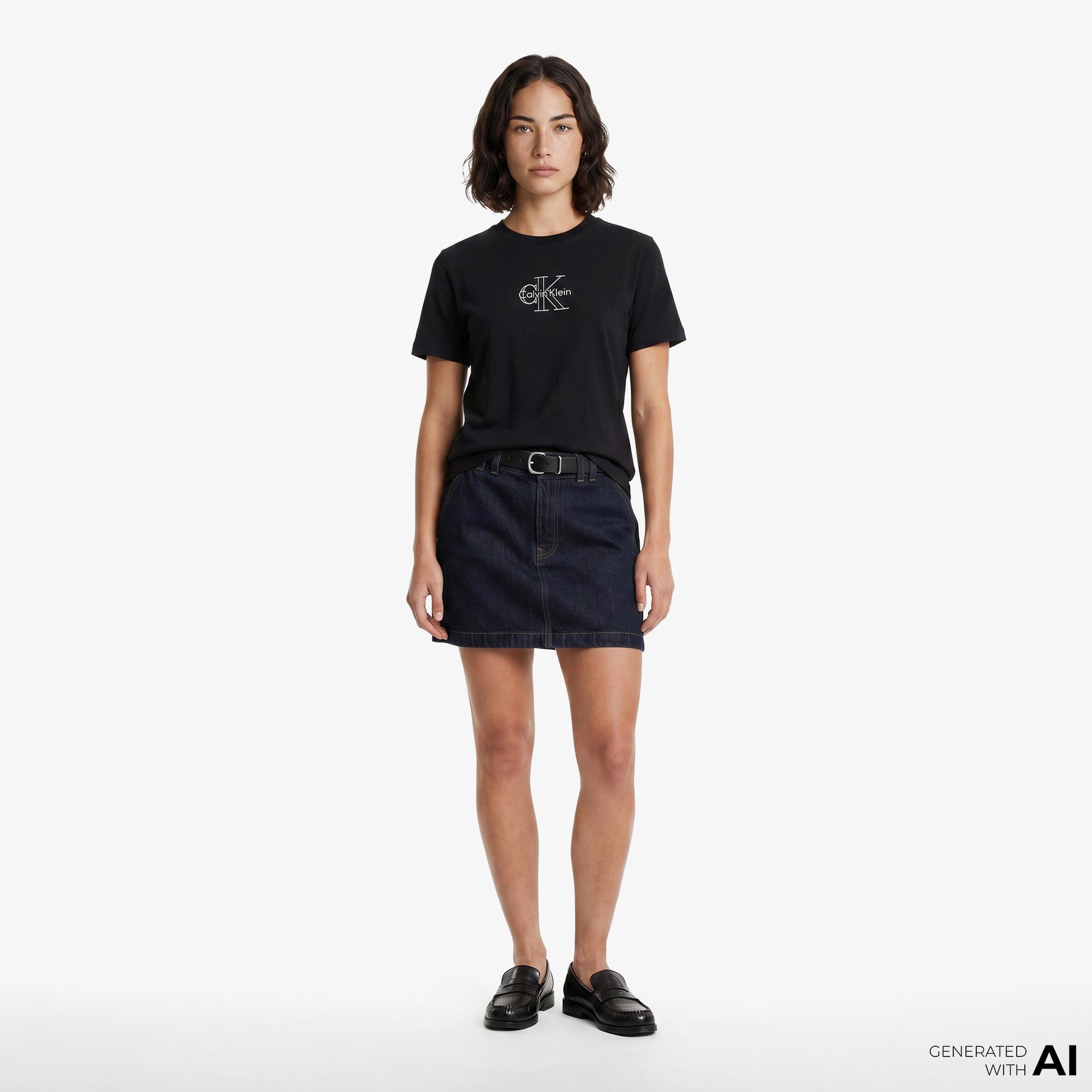 Calvin Klein Classic Foil Monologo Kadın Siyah T-Shirt