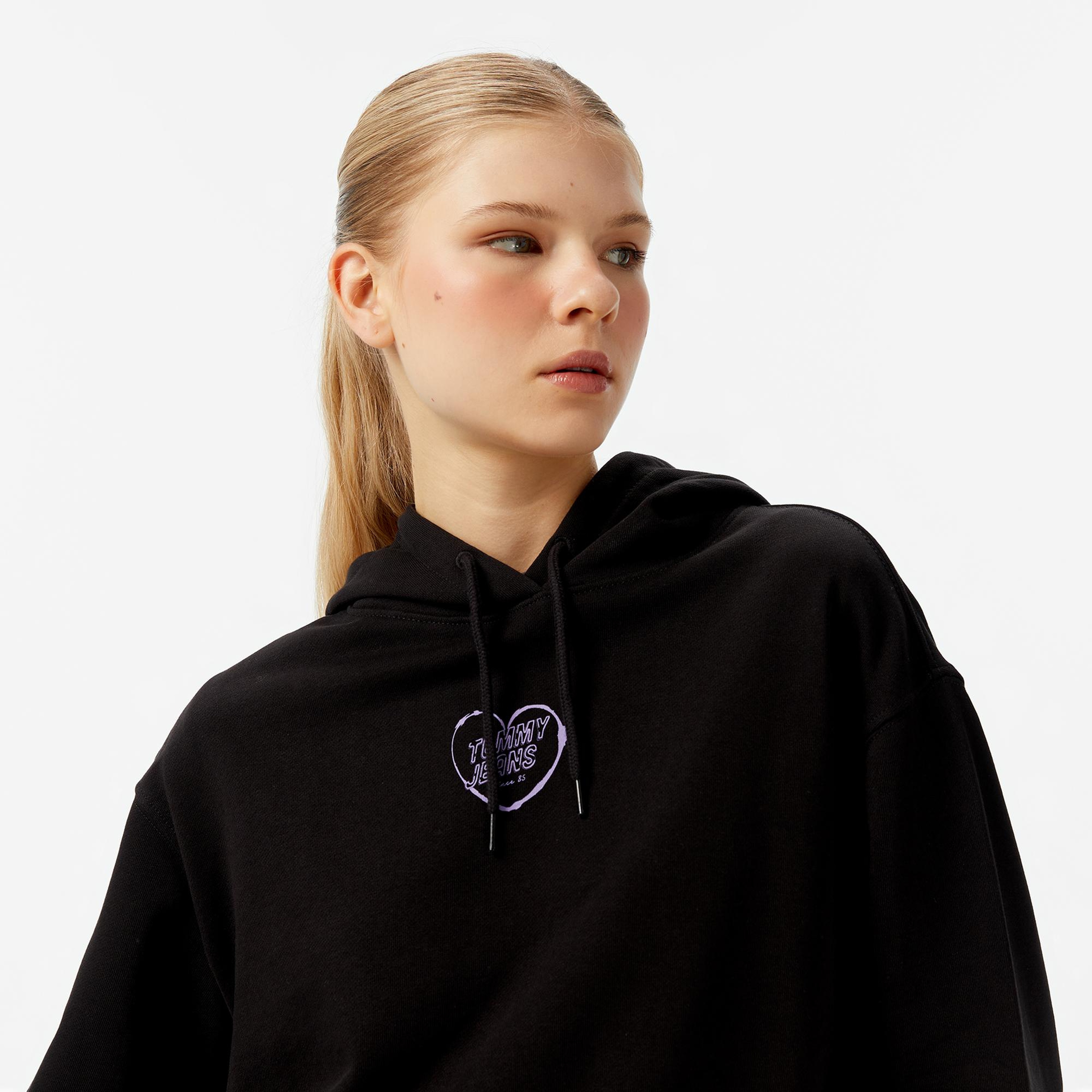 Tommy Jeans Crop Heart Slim Kadın Siyah Sweatshirt