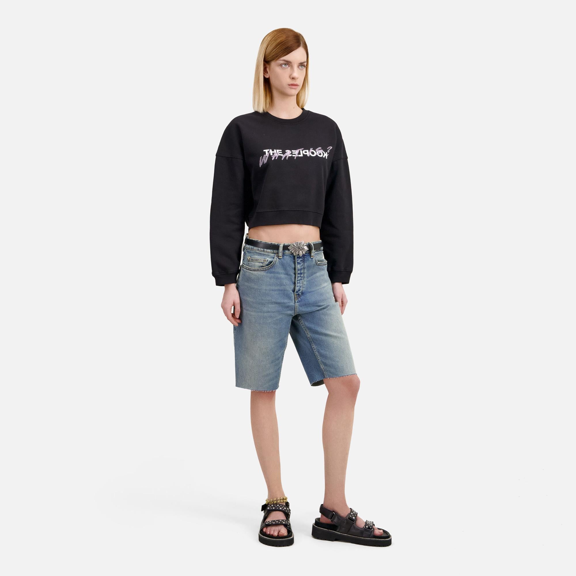 KADIN BASKILI BİSİKLET YAKA SİYAH CROP SWEATSHIRT