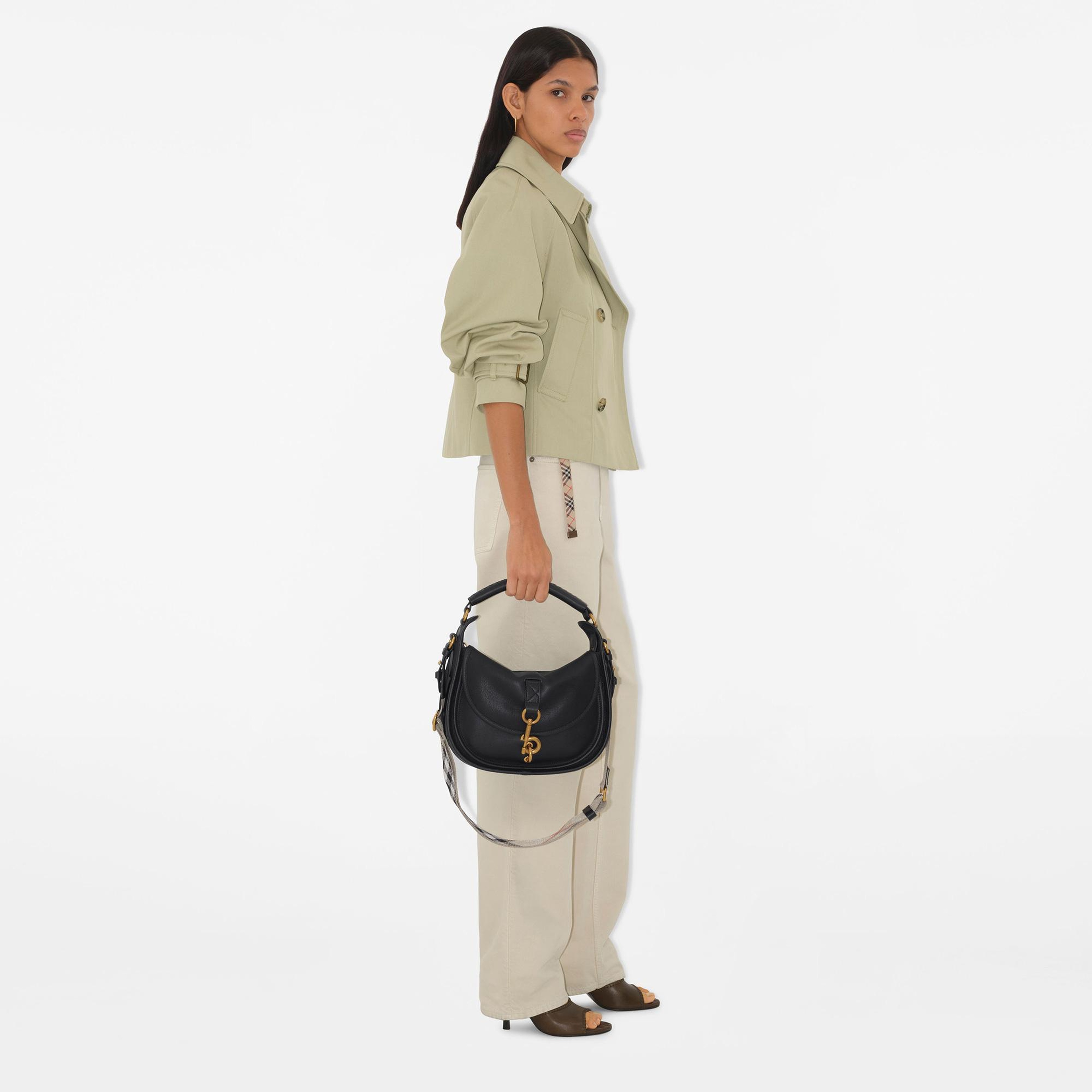 Burberry Small Clip Messenger Kadın Siyah Postacı Çantası