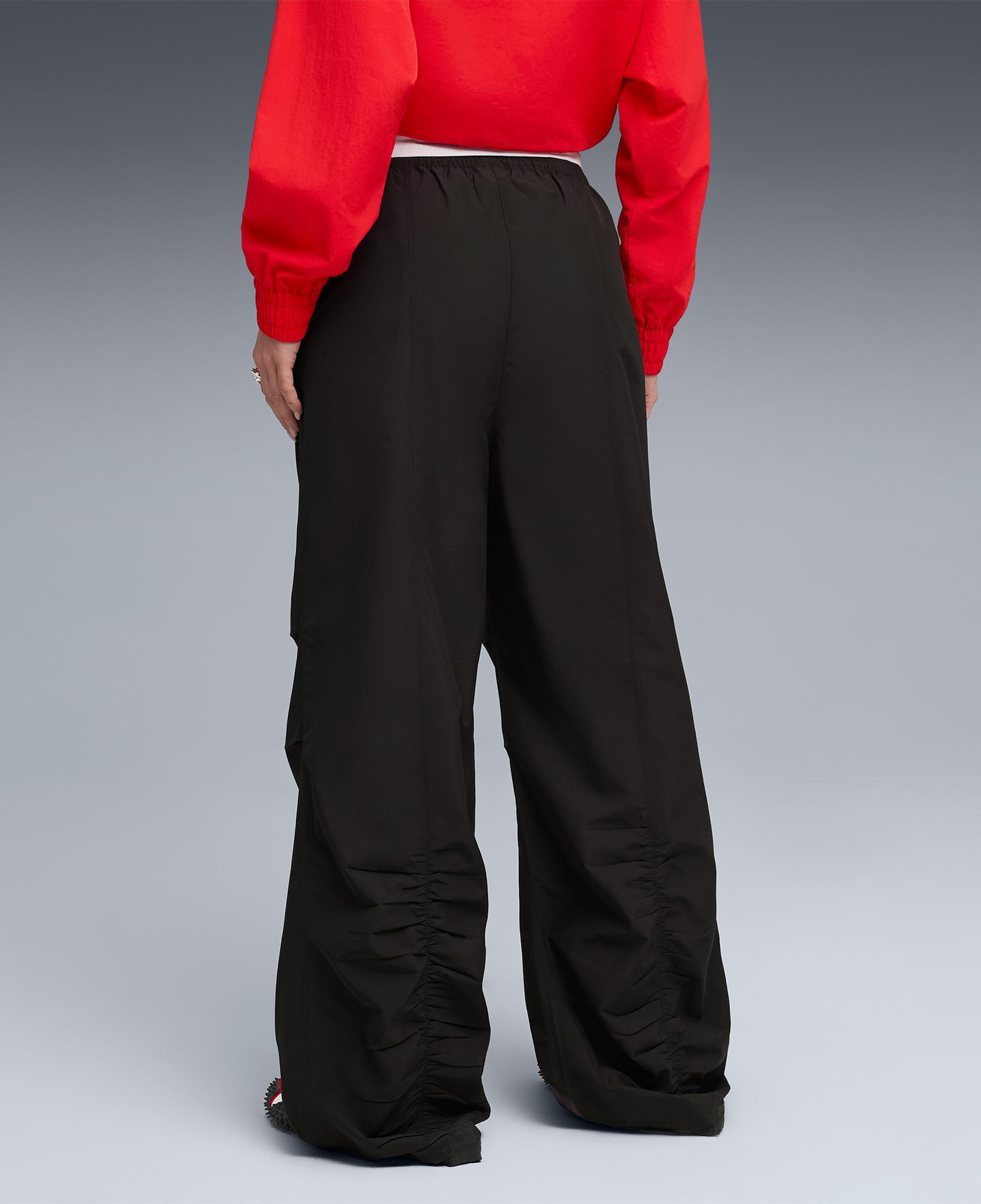 Puma Wardrobe Essentials Parachute Kadın Siyah Pantolon
