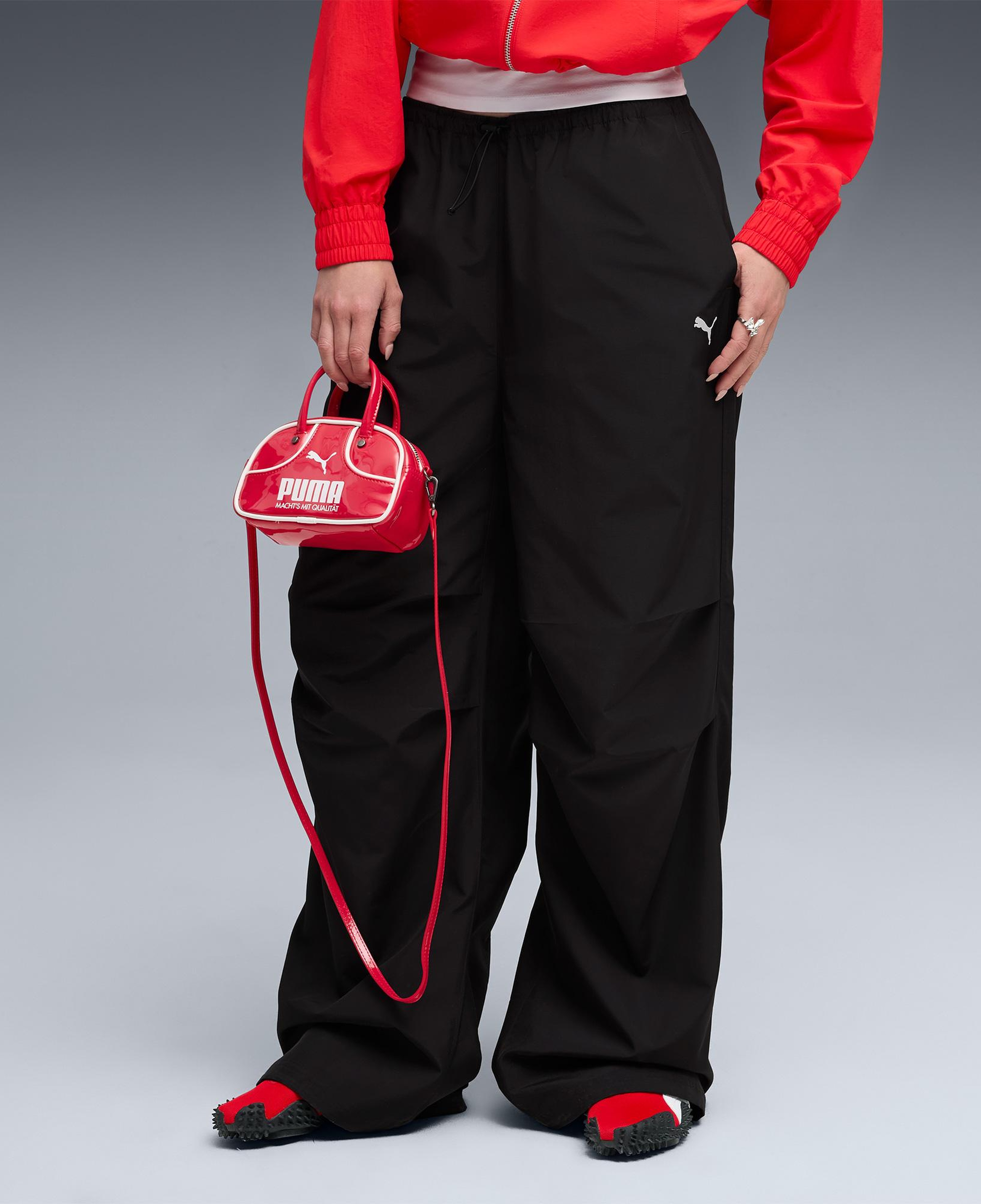 Puma Wardrobe Essentials Parachute Kadın Siyah Pantolon