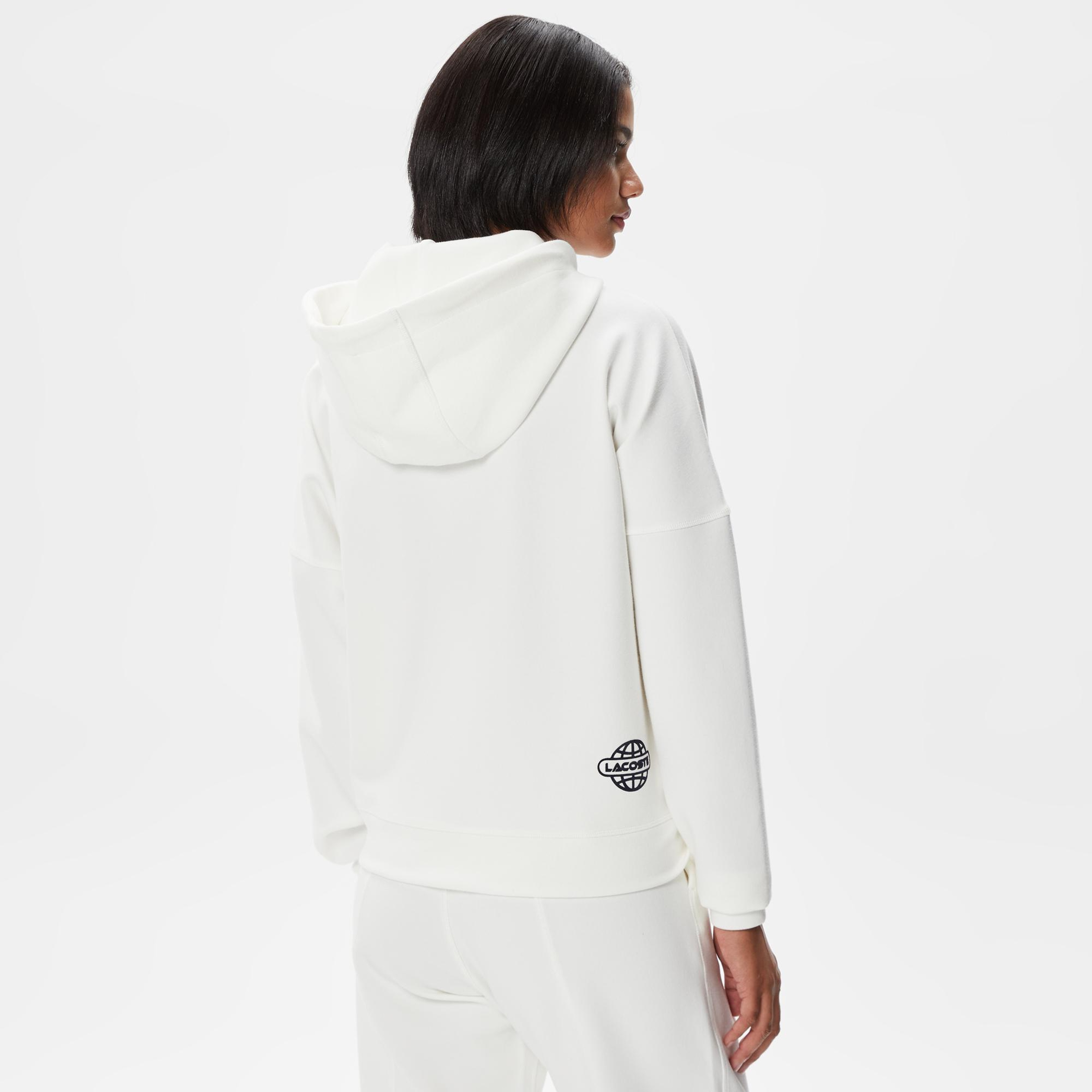 Lacoste Kadın Crop Fit Kapüşonlu Baskılı Beyaz Sweatshirt