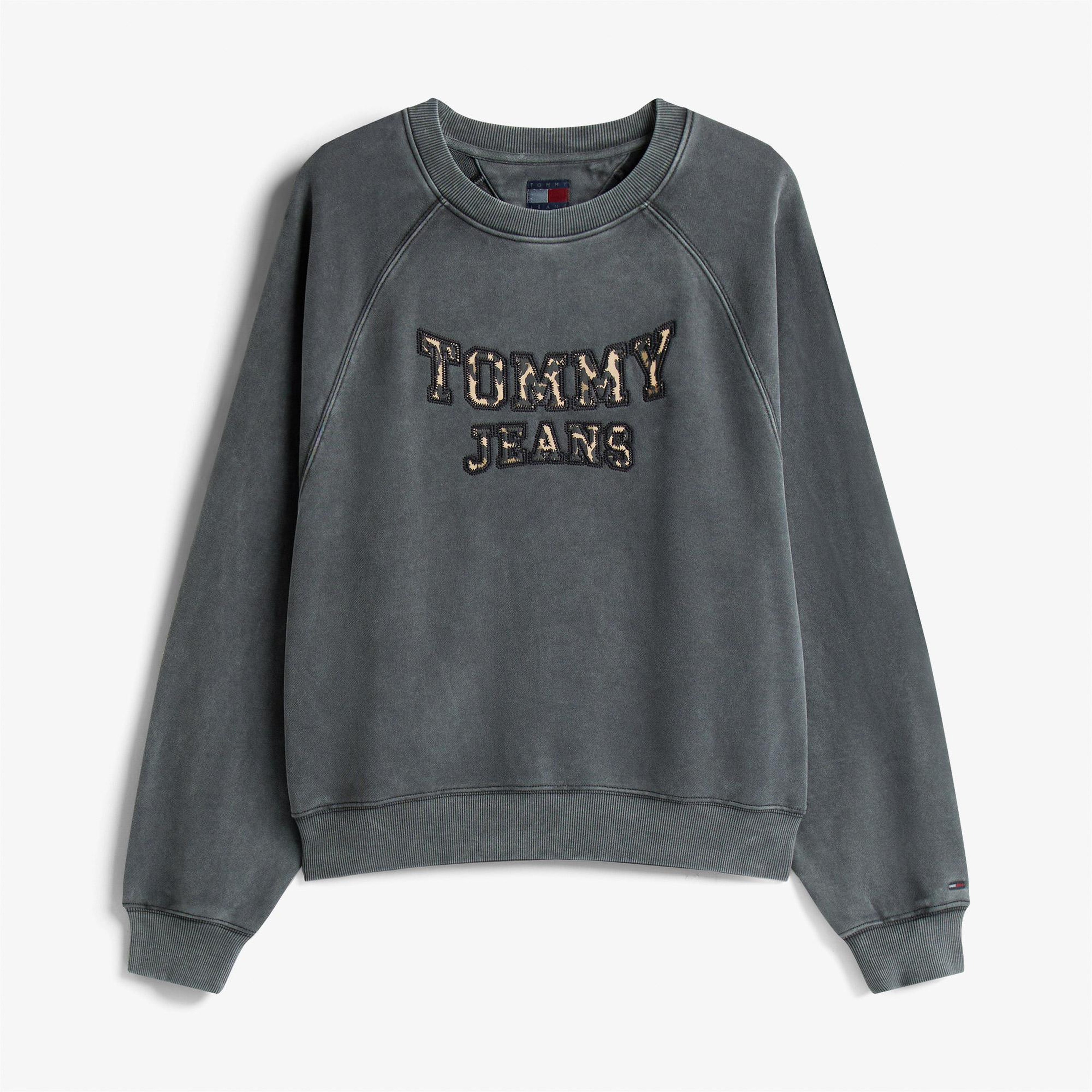 Tommy Jeans Leopard Varsity Crew Kadın Gri Sweatshirt