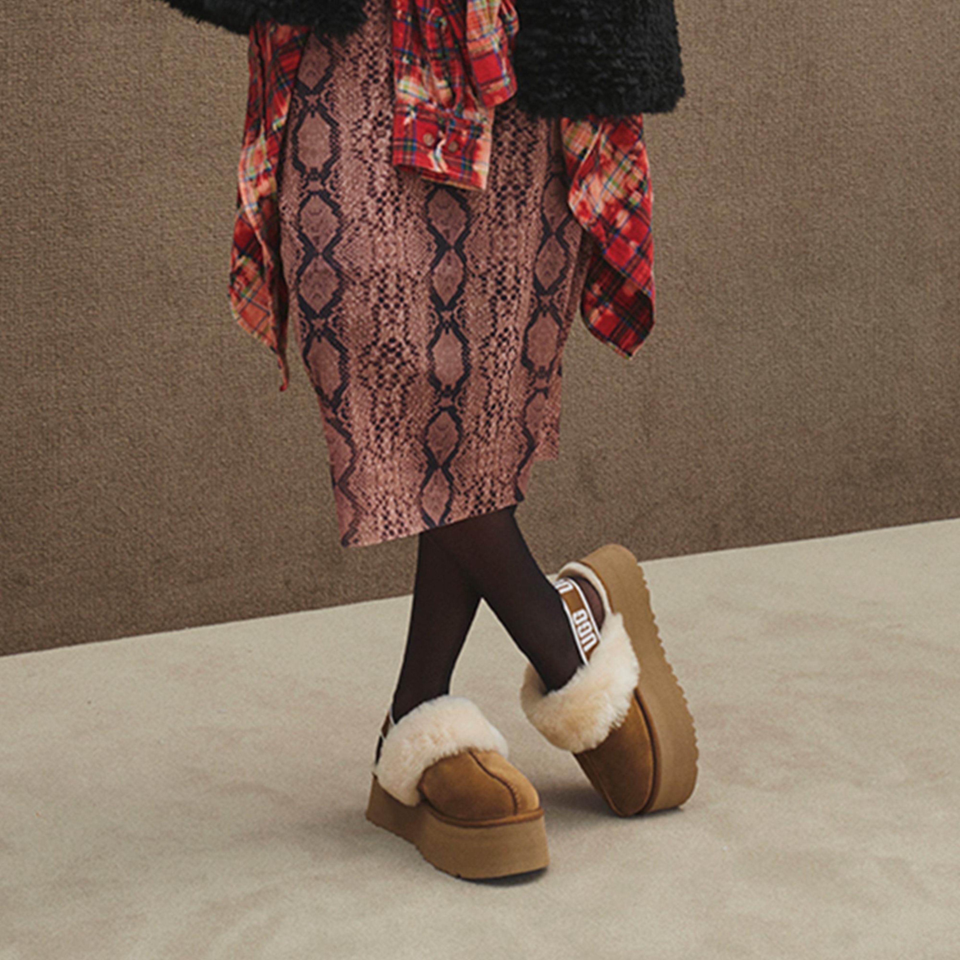 UGG Funkette Slipper Kadın Kahverengi Terlik
