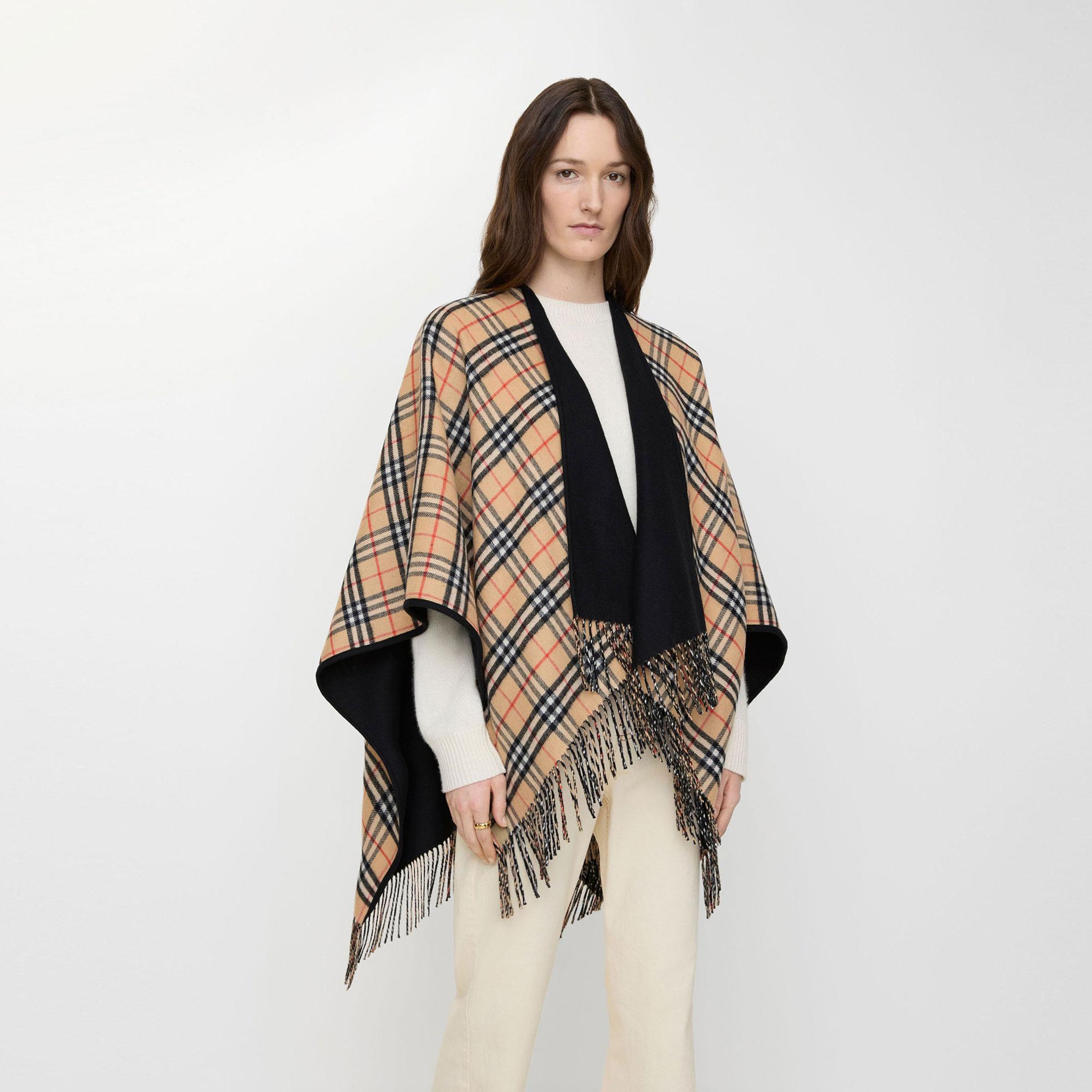 Burberry Reversible Check Wool Kadın Siyah Panço