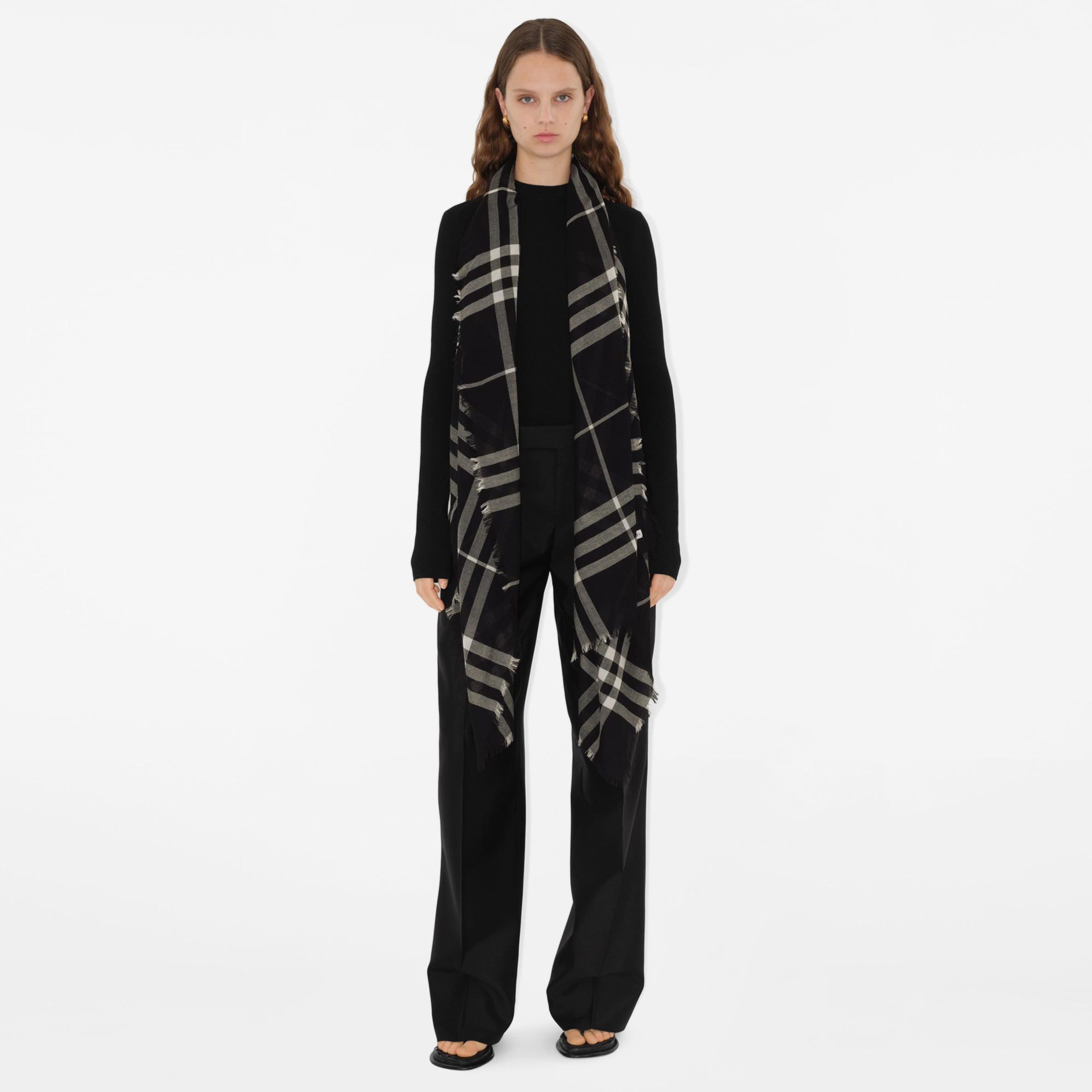 Burberry Check Yün Kadın Siyah Atkı