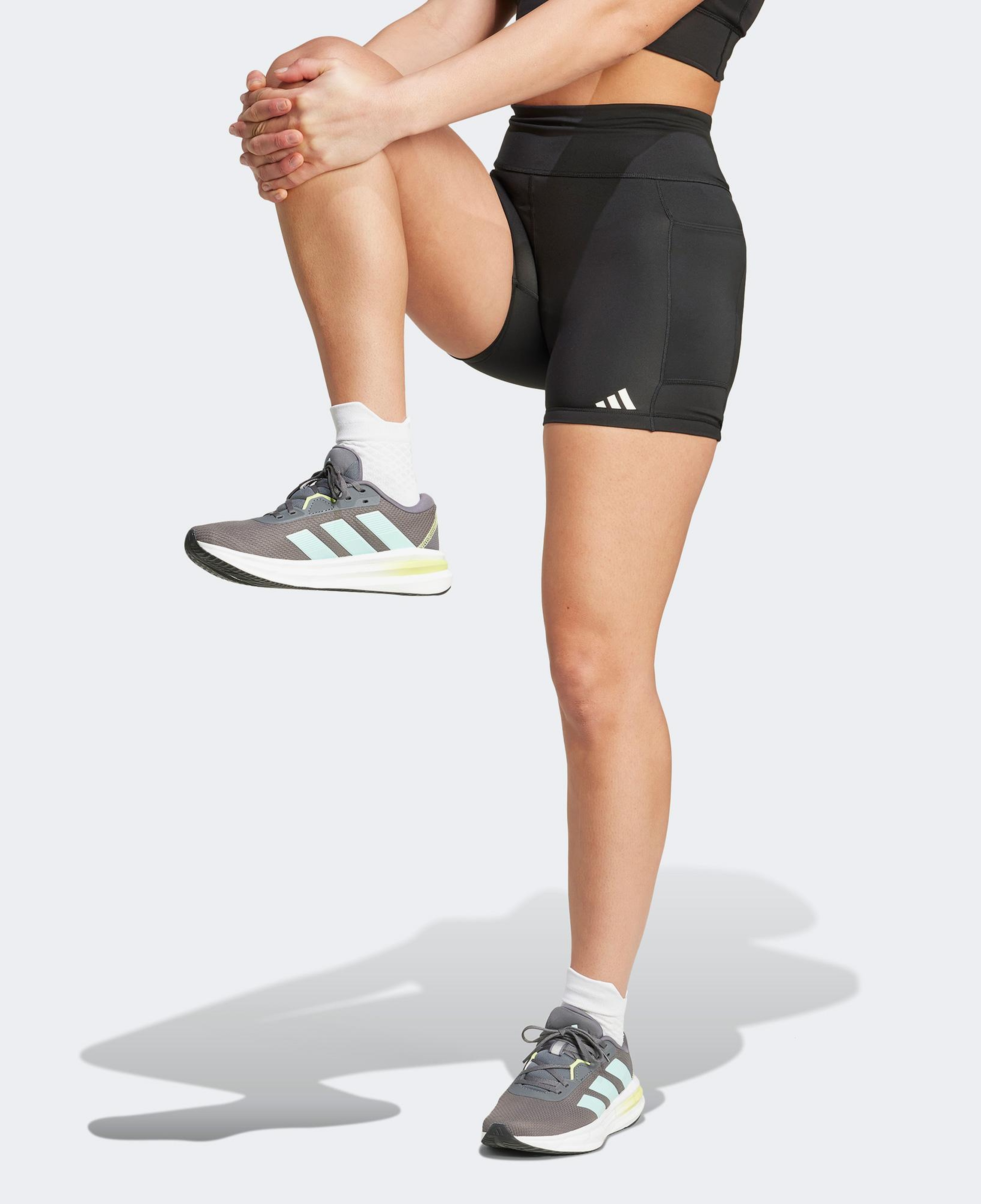 adidas Own The Run Kadın Siyah Koşu Şortu