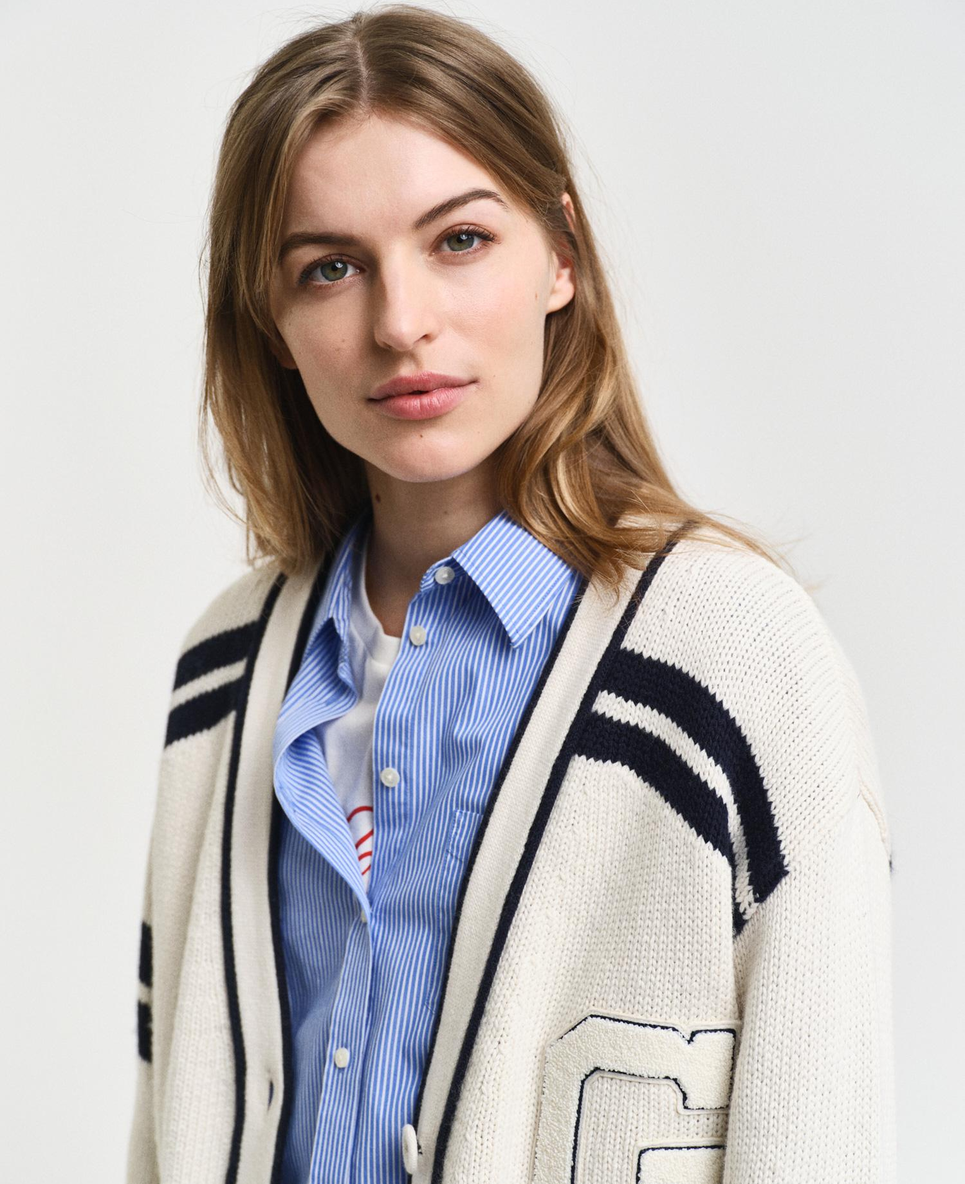 GANT Kadın Beyaz Oversize Fit Klasik Yaka Logolu Hırka