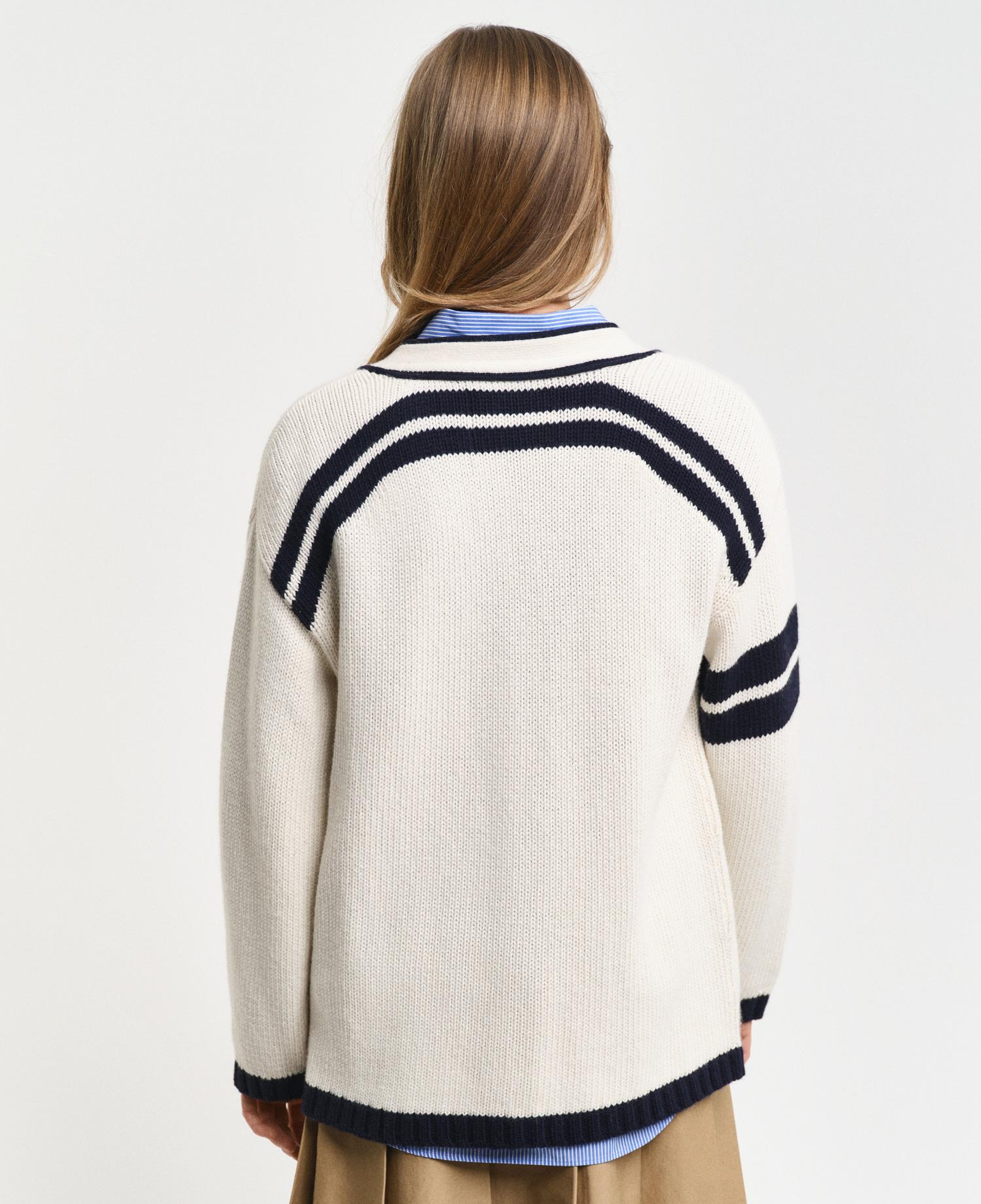GANT Kadın Beyaz Oversize Fit Klasik Yaka Logolu Hırka