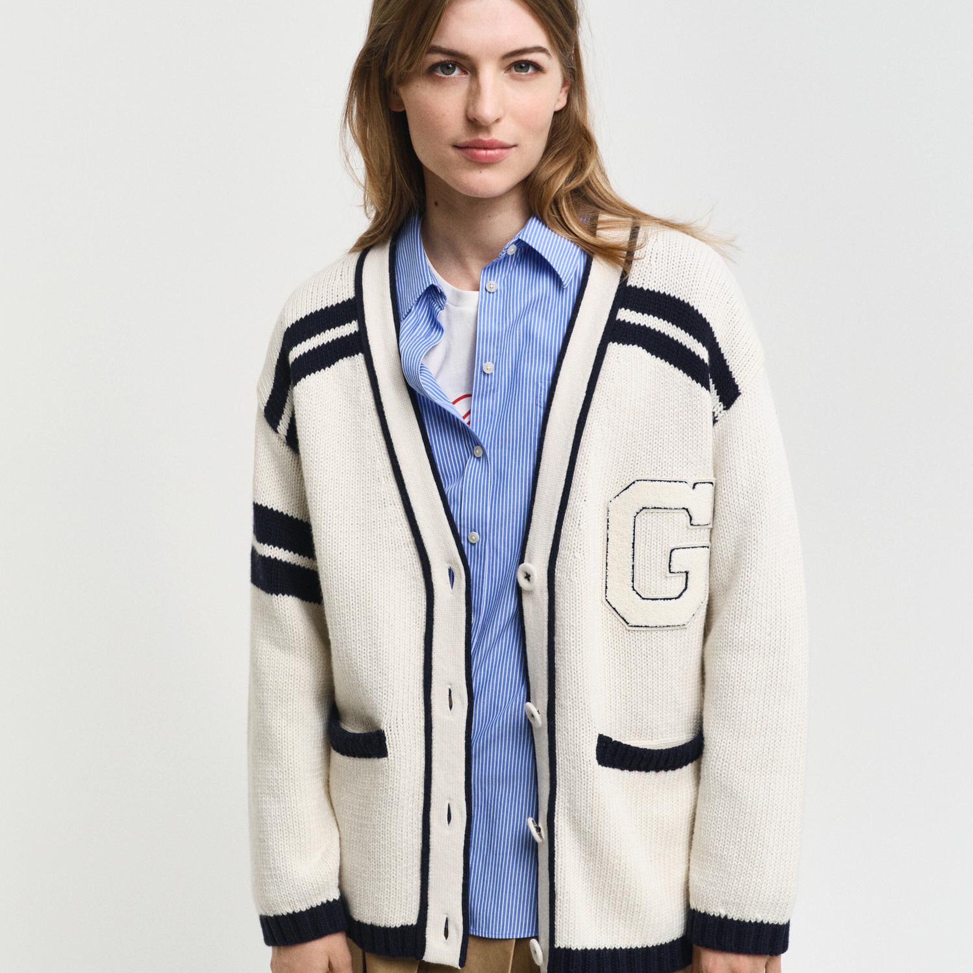 GANT Kadın Beyaz Oversize Fit Klasik Yaka Logolu Hırka