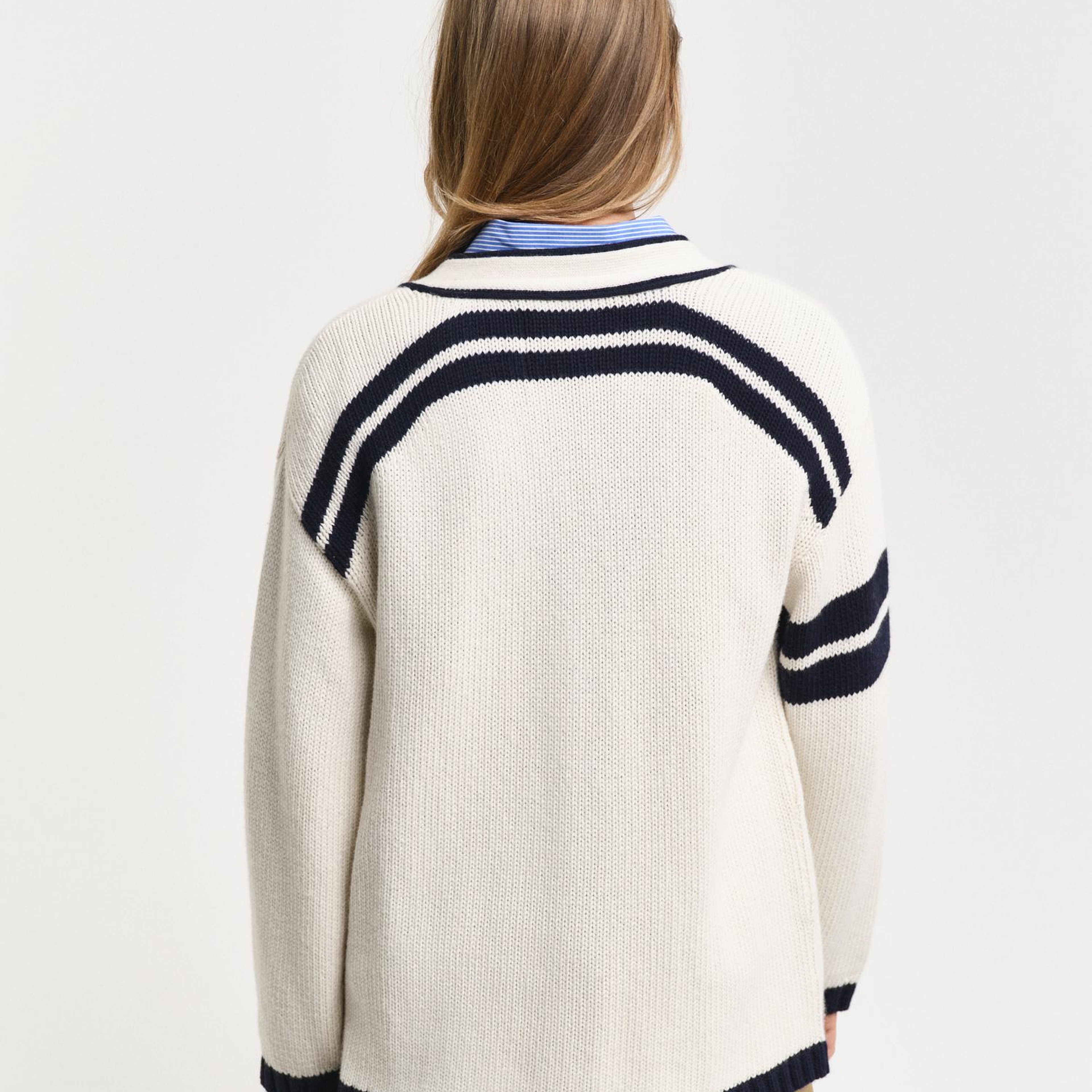 GANT Kadın Beyaz Oversize Fit Klasik Yaka Logolu Hırka
