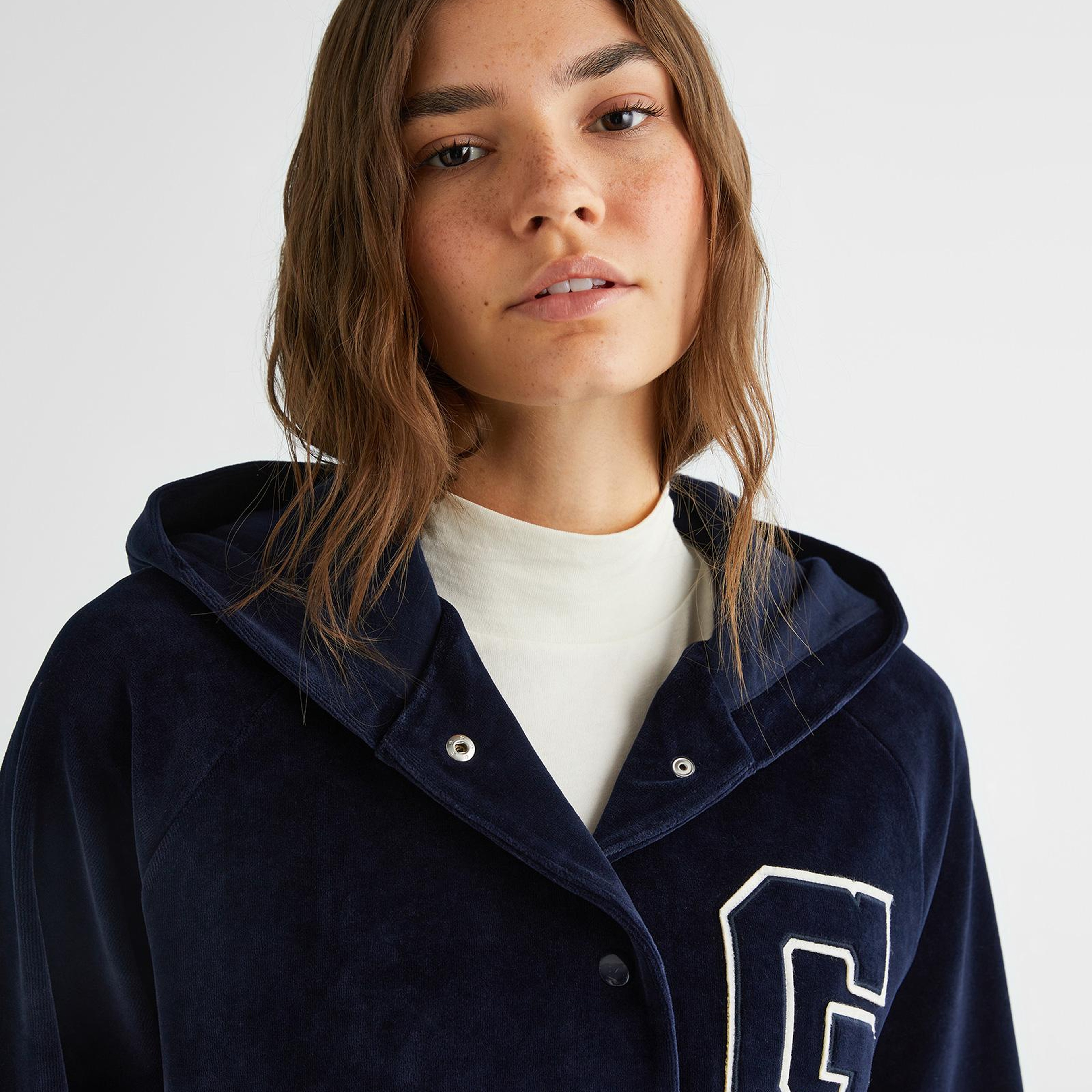 GANT Kadın Lacivert Relaxed Fit Kapüşonlu Logolu Sweatshirt