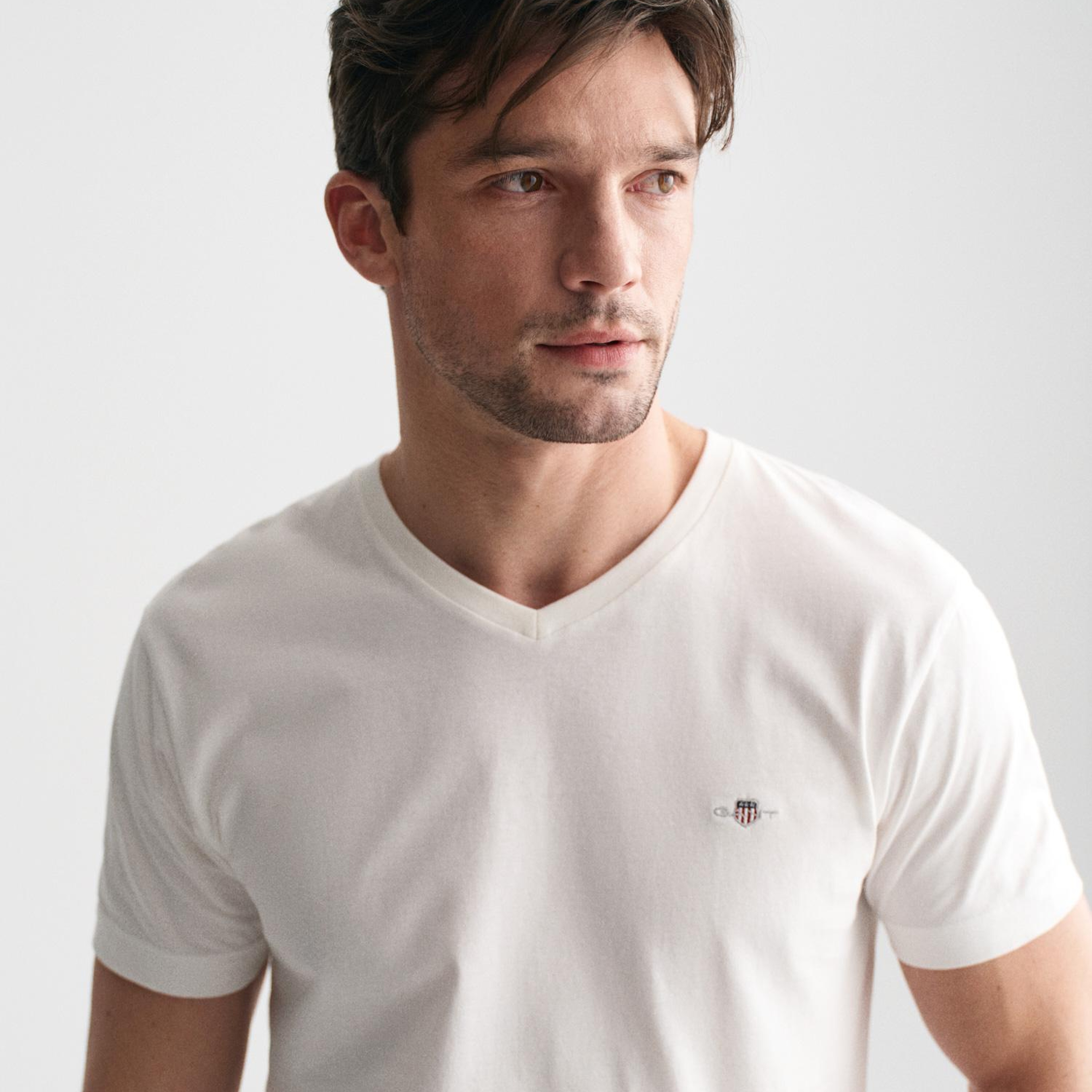 GANT Erkek Beyaz Slim Fit V Yaka T-Shirt